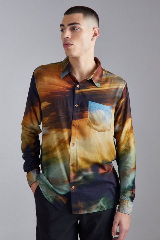 Langärmliges Viskose-Hemd mit abstraktem Batik-Print