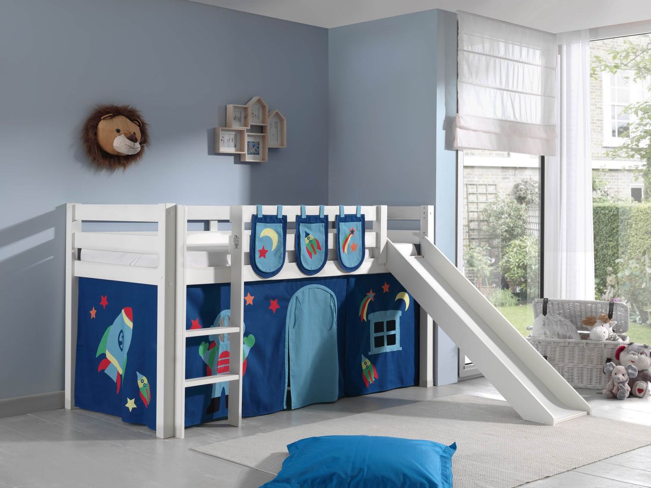 VIPACK Spielbett Pino inkl. Rutsche mit Textilset Vorhang und 3 Taschen 