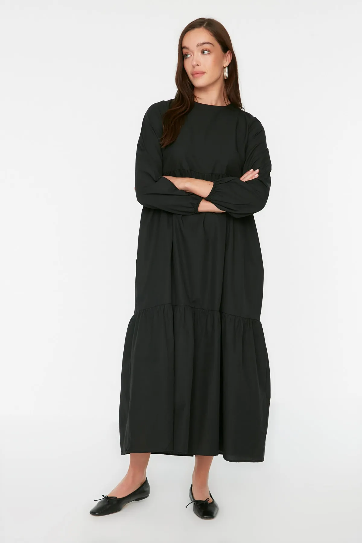 Trendyol Modest  Schwarzes, gerafftes, gewebtes Kleid aus Baumwolle mit weitem Schnitt TCTSS21EL3406