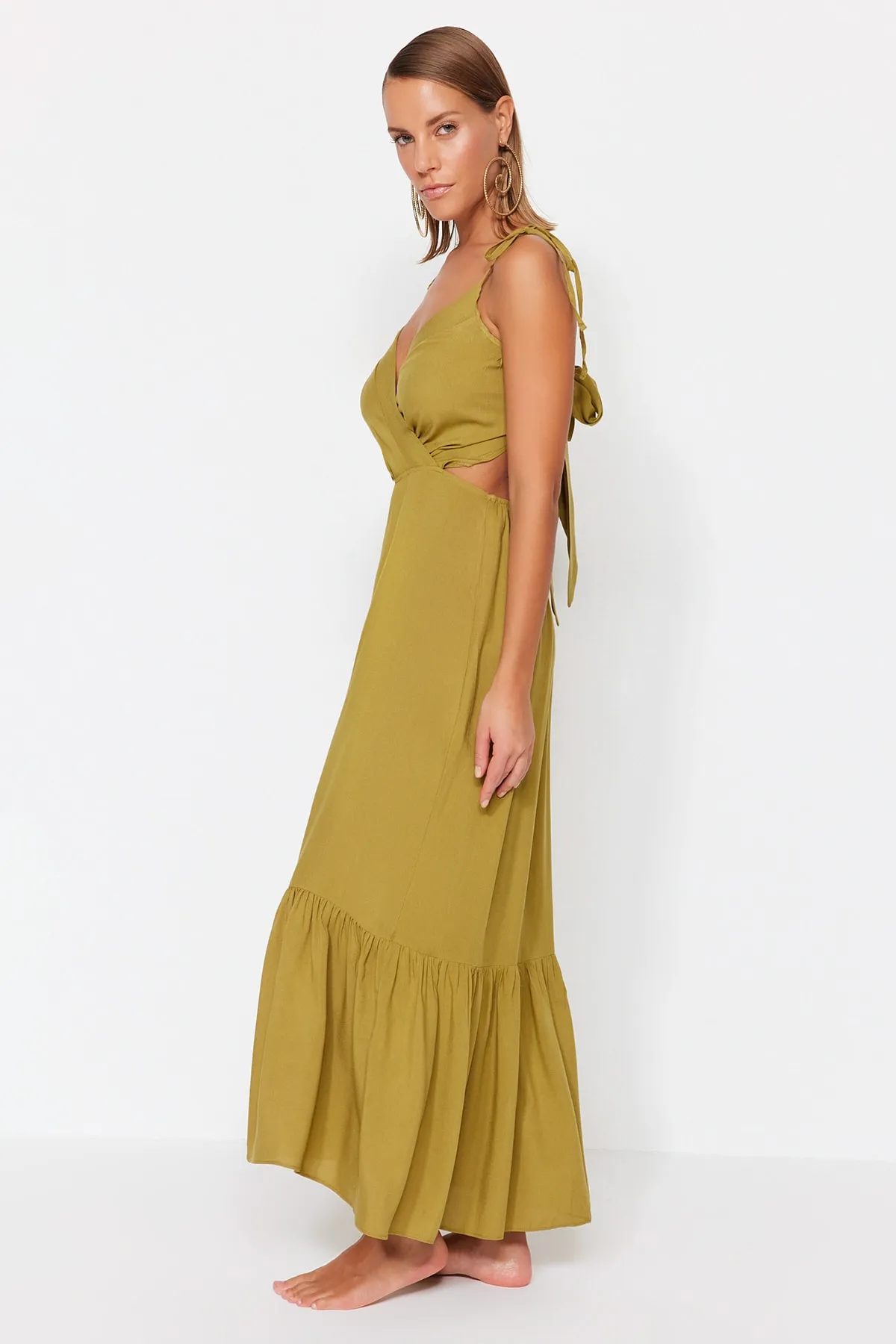 Trendyol Collection  Khakifarbenes, gewebtes Maxi-Strandkleid mit Cut-Outs und Fenstern TBESS23EL00085