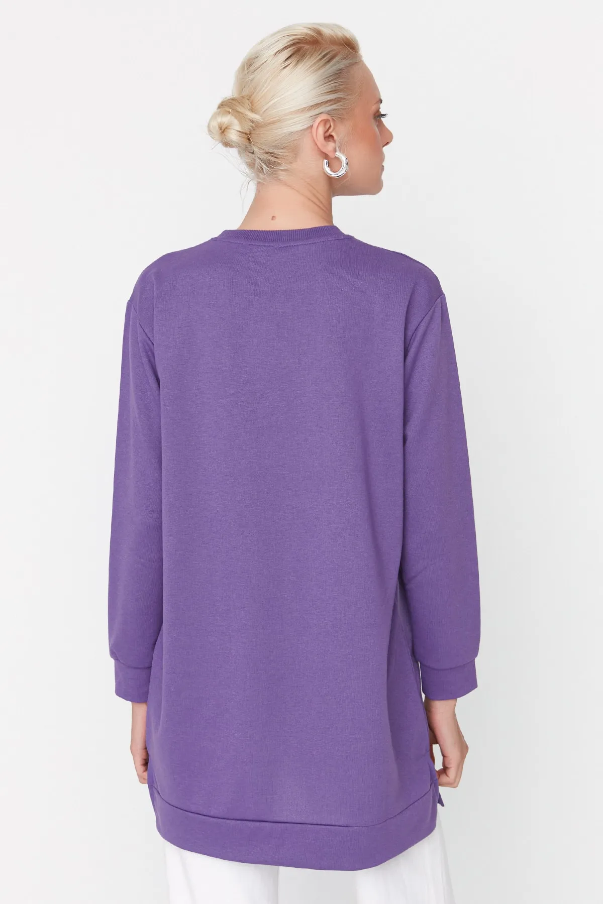 Trendyol Modest  Dunkelviolette Stricktunika mit Rundhalsausschnitt und Steindetail TCTSS22TN0072