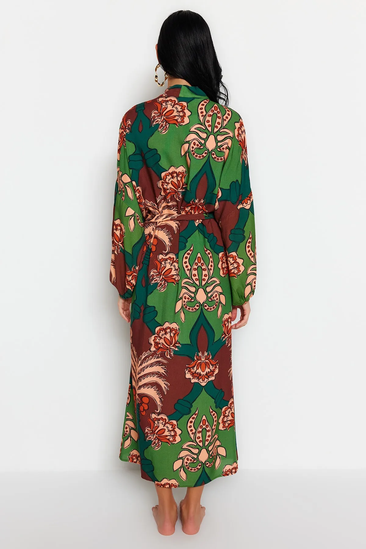 Trendyol Collection  Tropisch gemusterter Maxi-Kimono und Kaftan aus 100 % Baumwolle mit Gürtel TBESS23KM00057