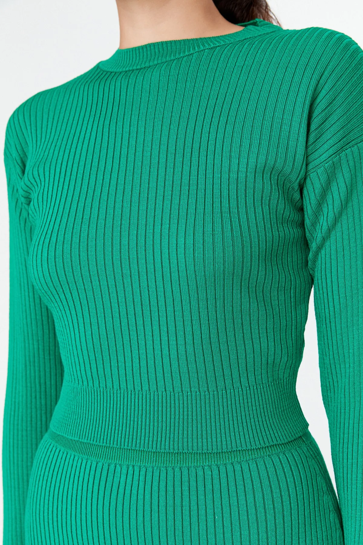 Trendyol Collection  Grüner Crop-Rock, Strickoberteil und -unterteil-Set TWOAW23AU00240