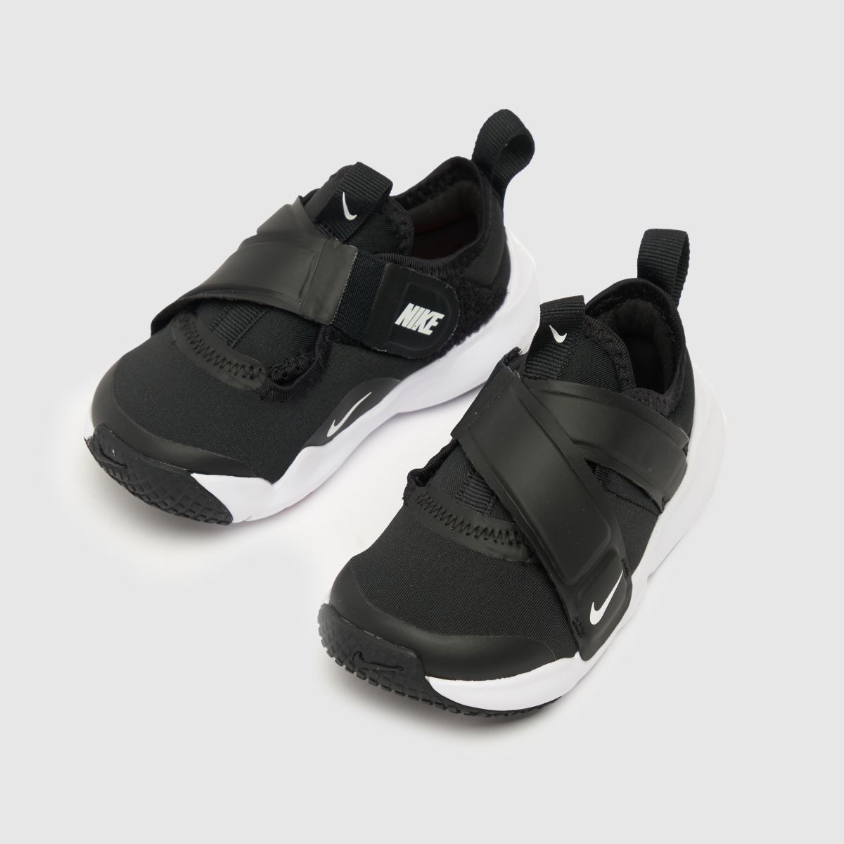 Nike Flex Advance sneakers i svart och vitt för småbarn