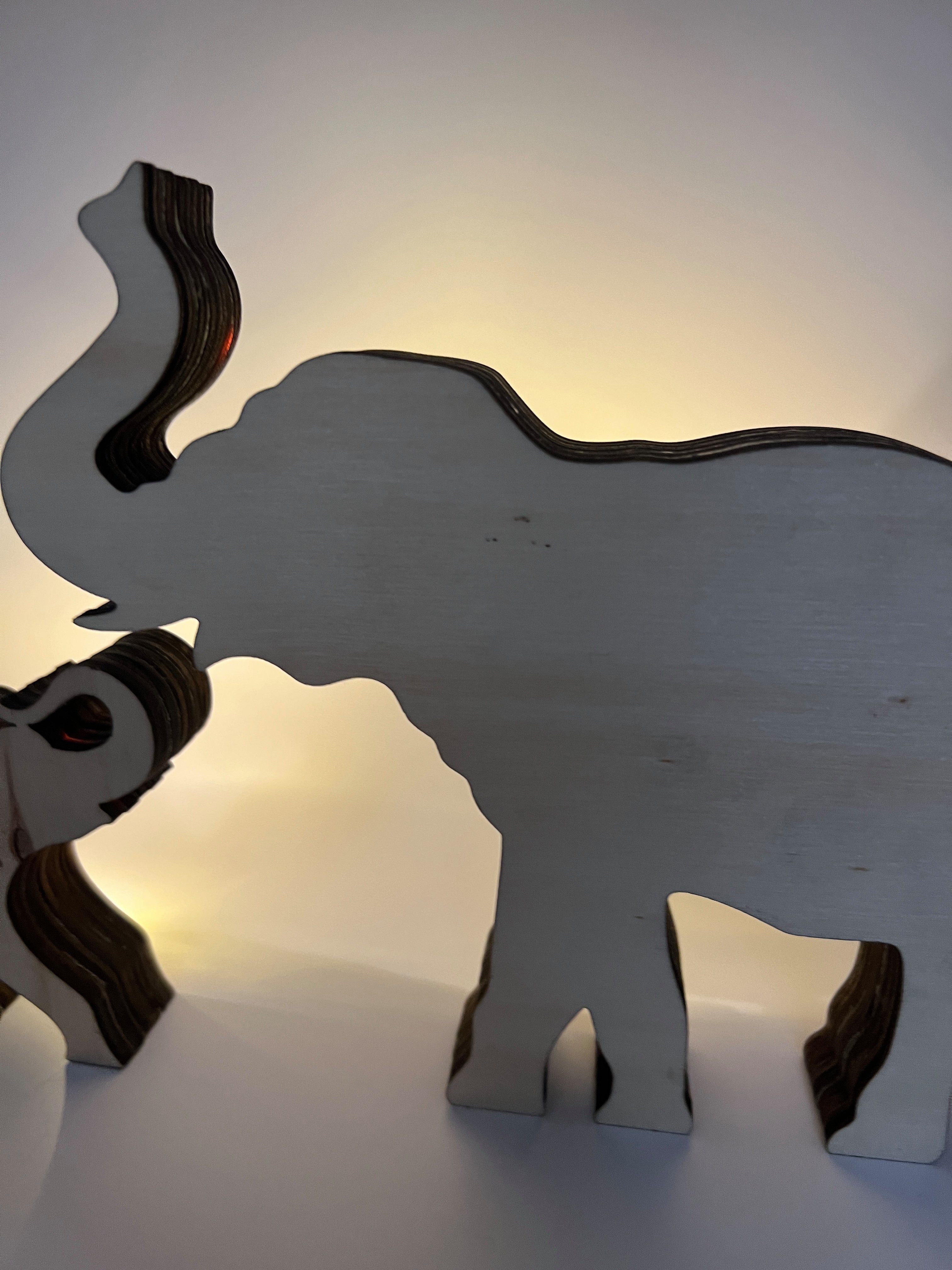 Stelby Dekofigur Tischdekoration Elefant Holzmodell mit Led Lichtern