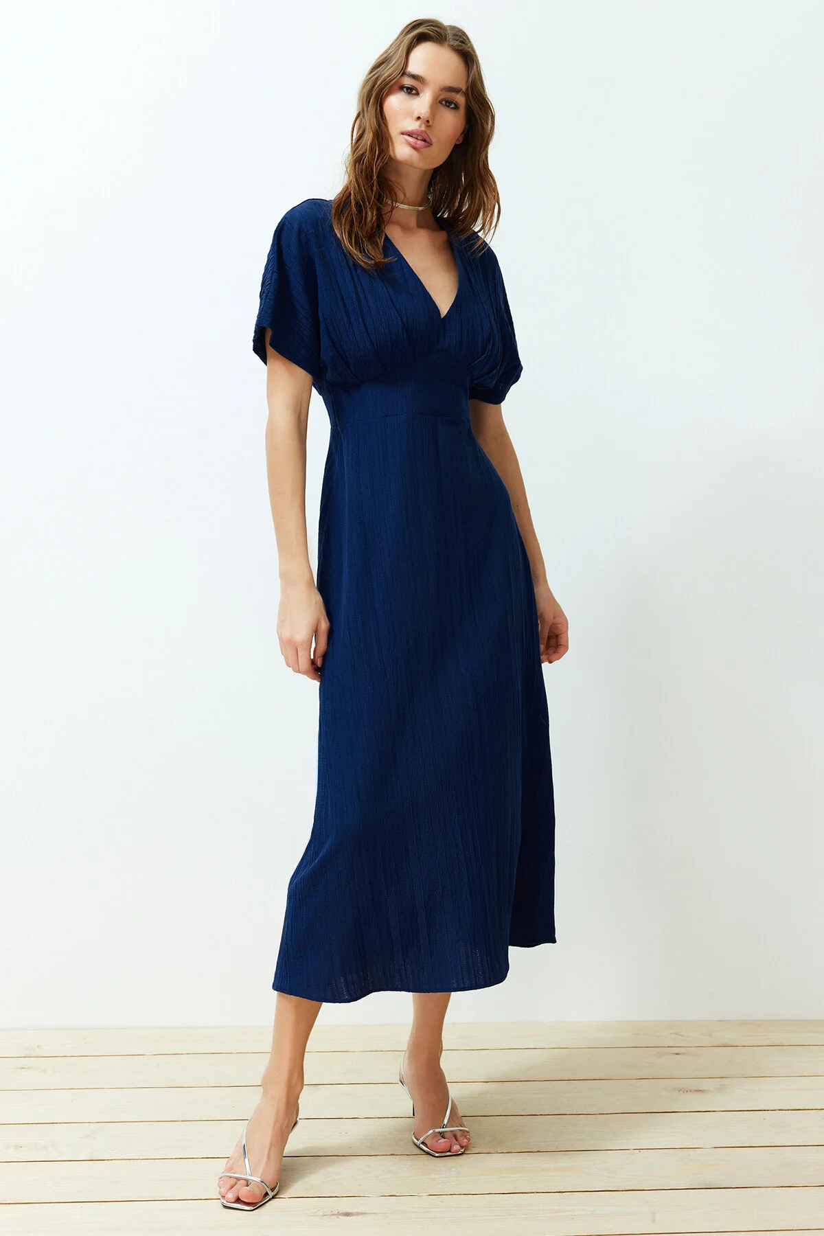 Trendyol Collection  Marineblaues gewebtes Maxikleid TWOSS24EL00620