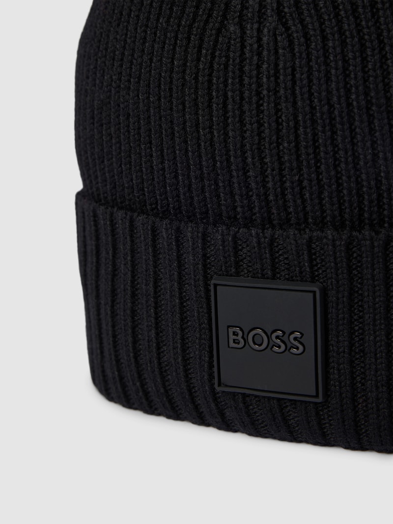 Beanie mit Label-Patch Modell 'Fati' in schwarz