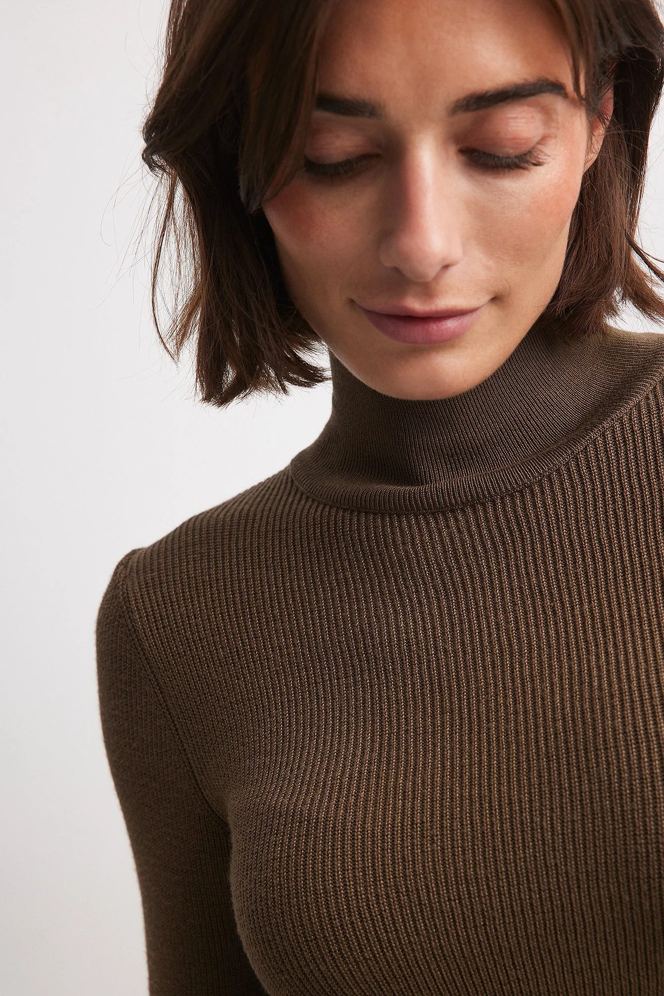 Langärmeliger Rollkragenpullover mit Rippenstrick
