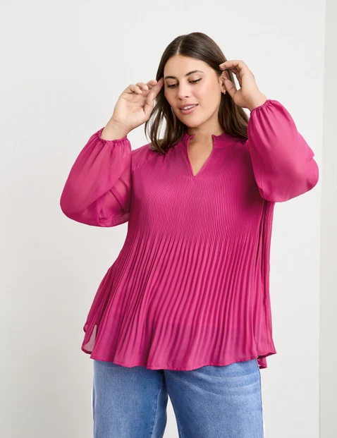 Ausgestellte Plisseebluse