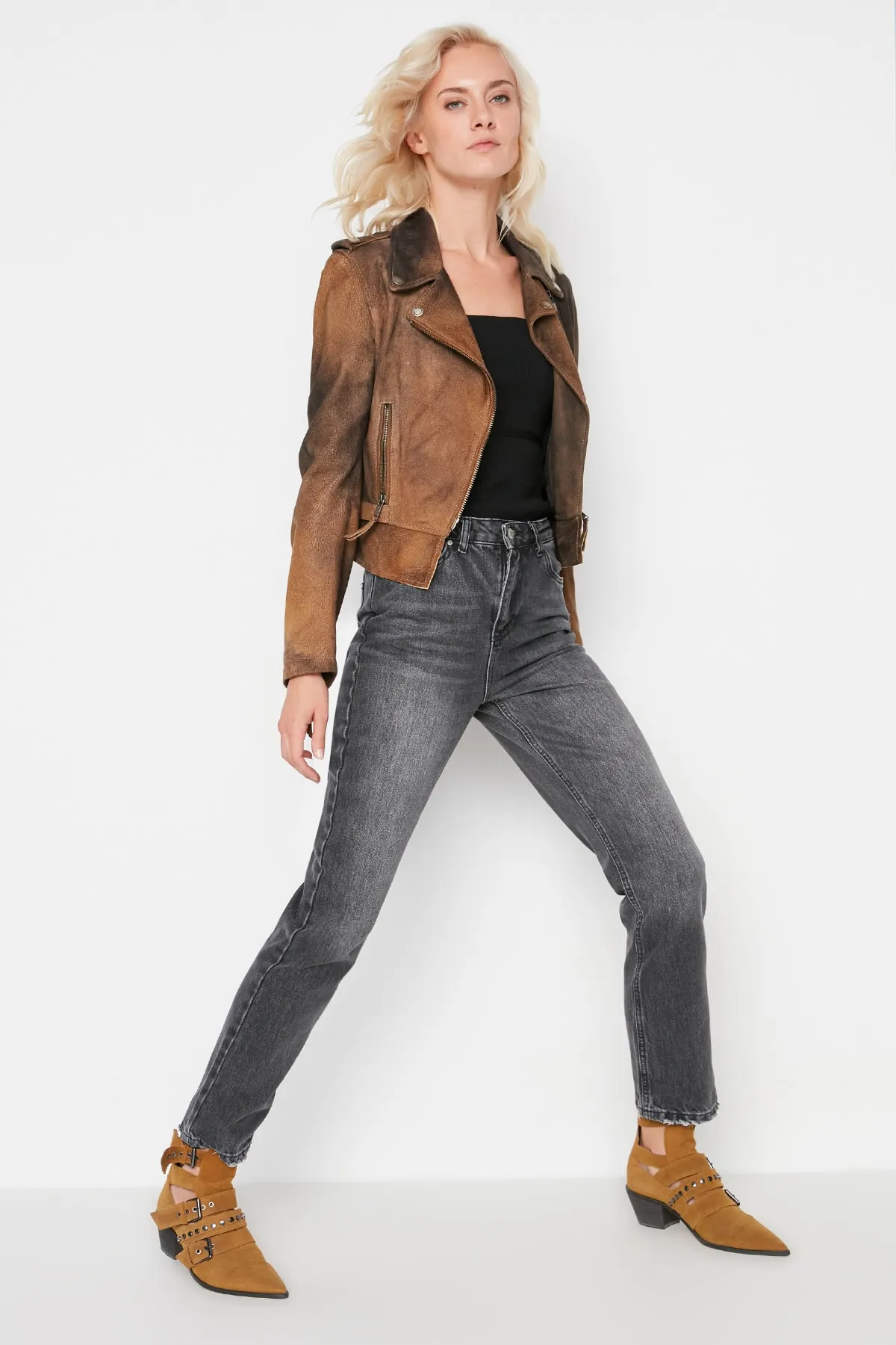 Trendyol Collection  Anthrazitfarbene Bootcut-Jeans mit hoher Taille TWOSS21JE0035
