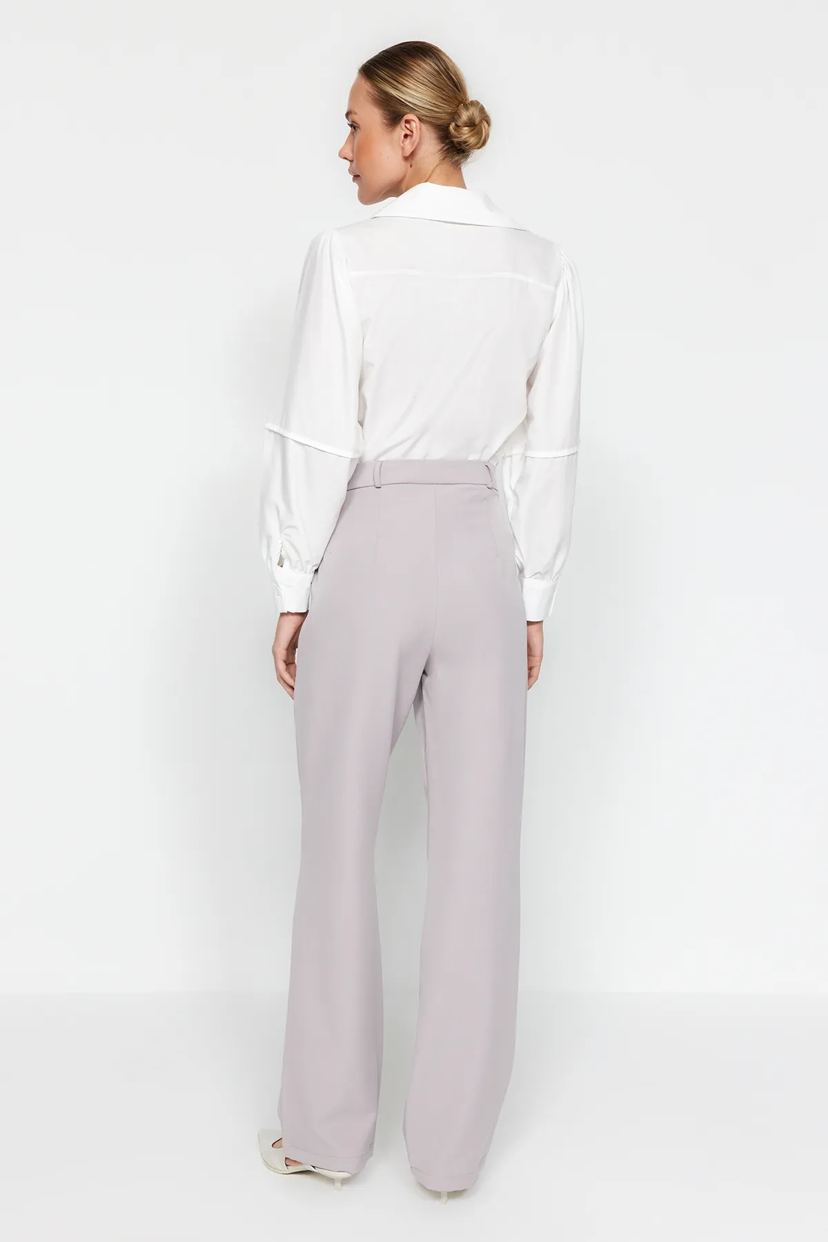 Trendyol Collection  Graue, plissierte Webhose mit weitem Bein TWOSS21PL0155