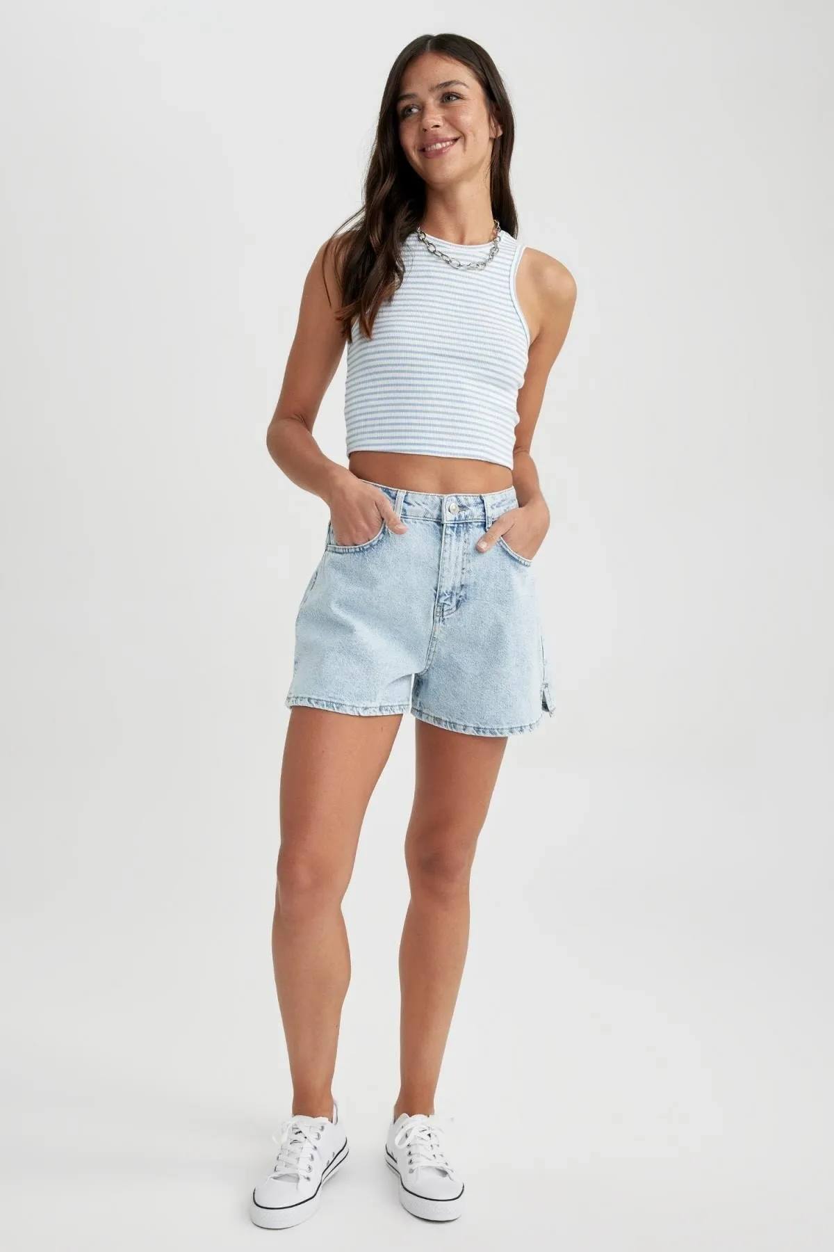 DeFacto  Jeansshorts mit hoher Taille im Mom-Fit aus 100 % Baumwolle A2628ax23sm