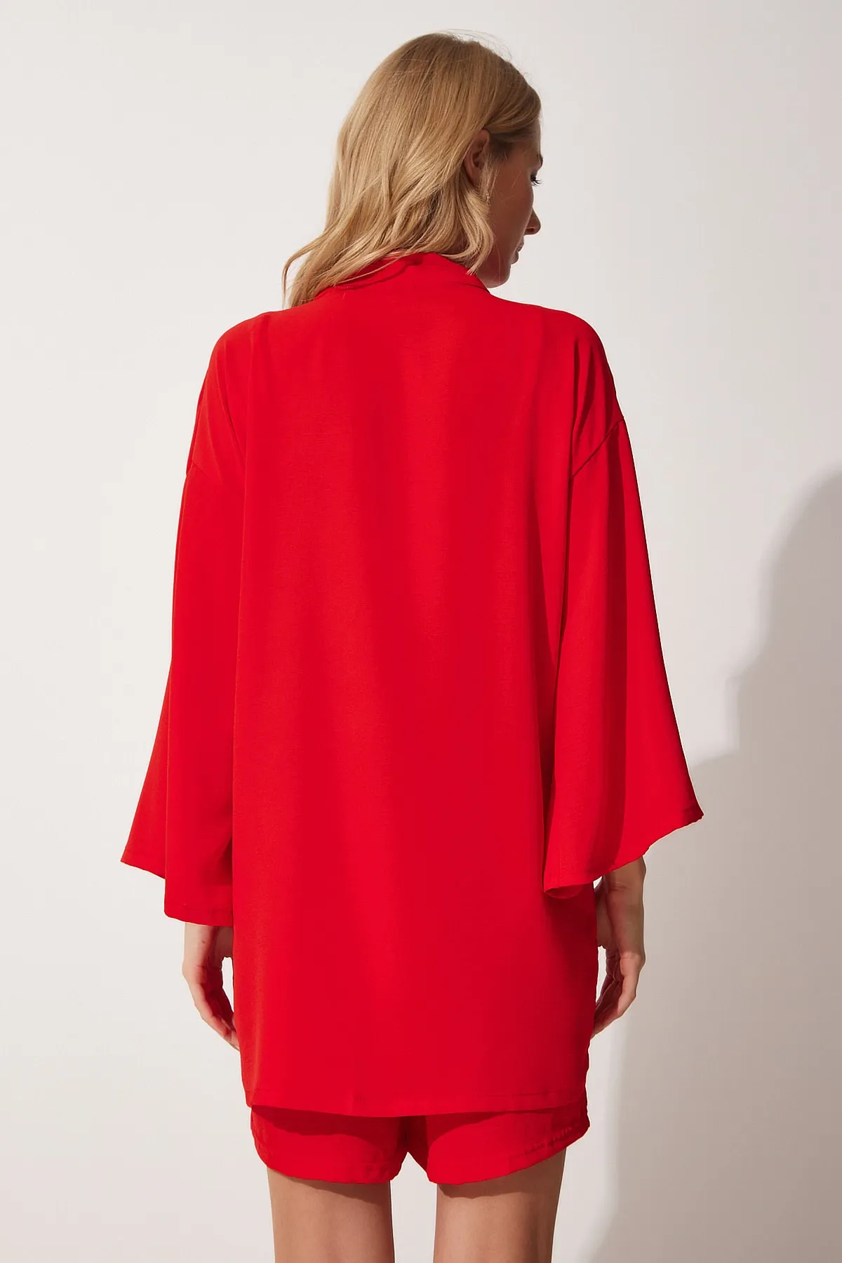 Happiness İstanbul  Fließendes Ayrobin-Kimono-Shorts-Set für Damen in leuchtendem Rot DZ00053