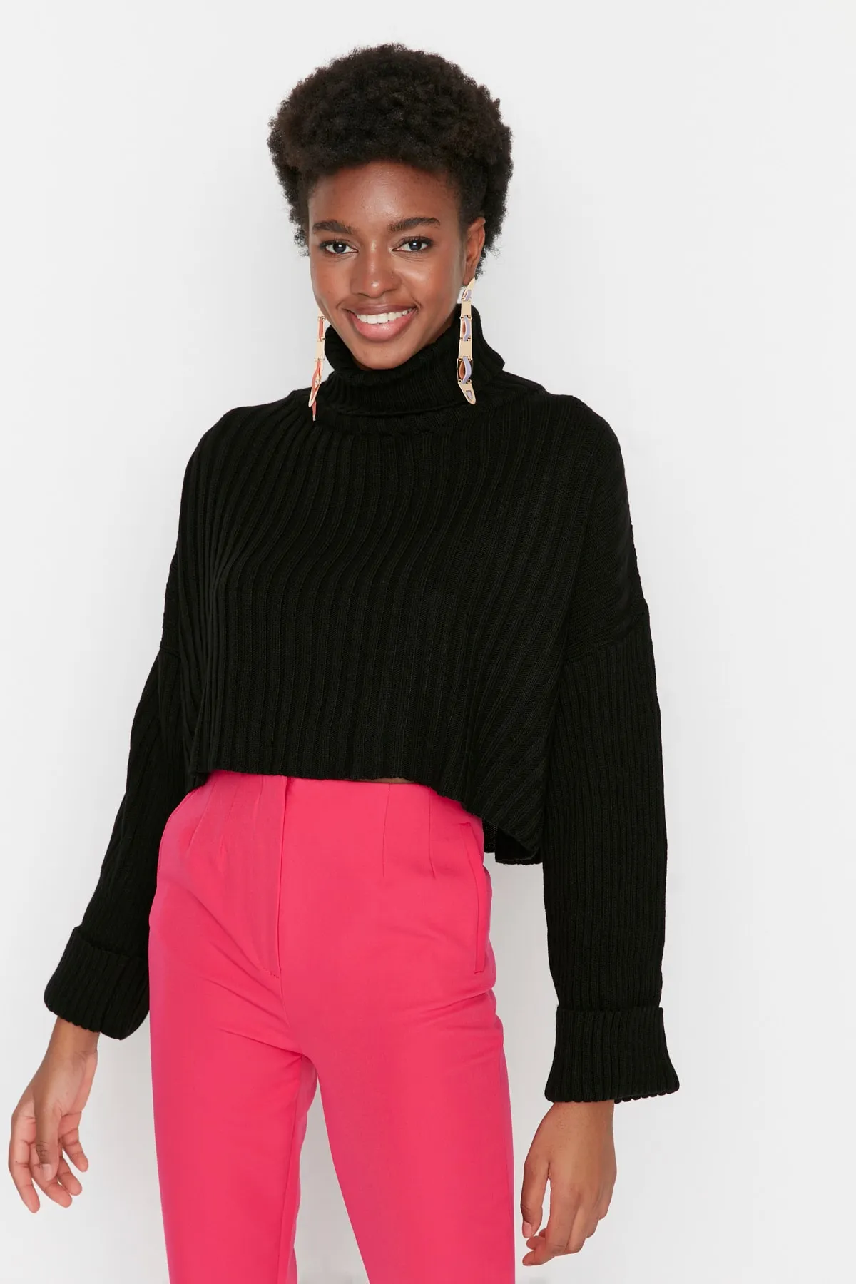 Trendyol Collection  Schwarzer kurzer Basic-Strickpullover TWOAW22KZ0223