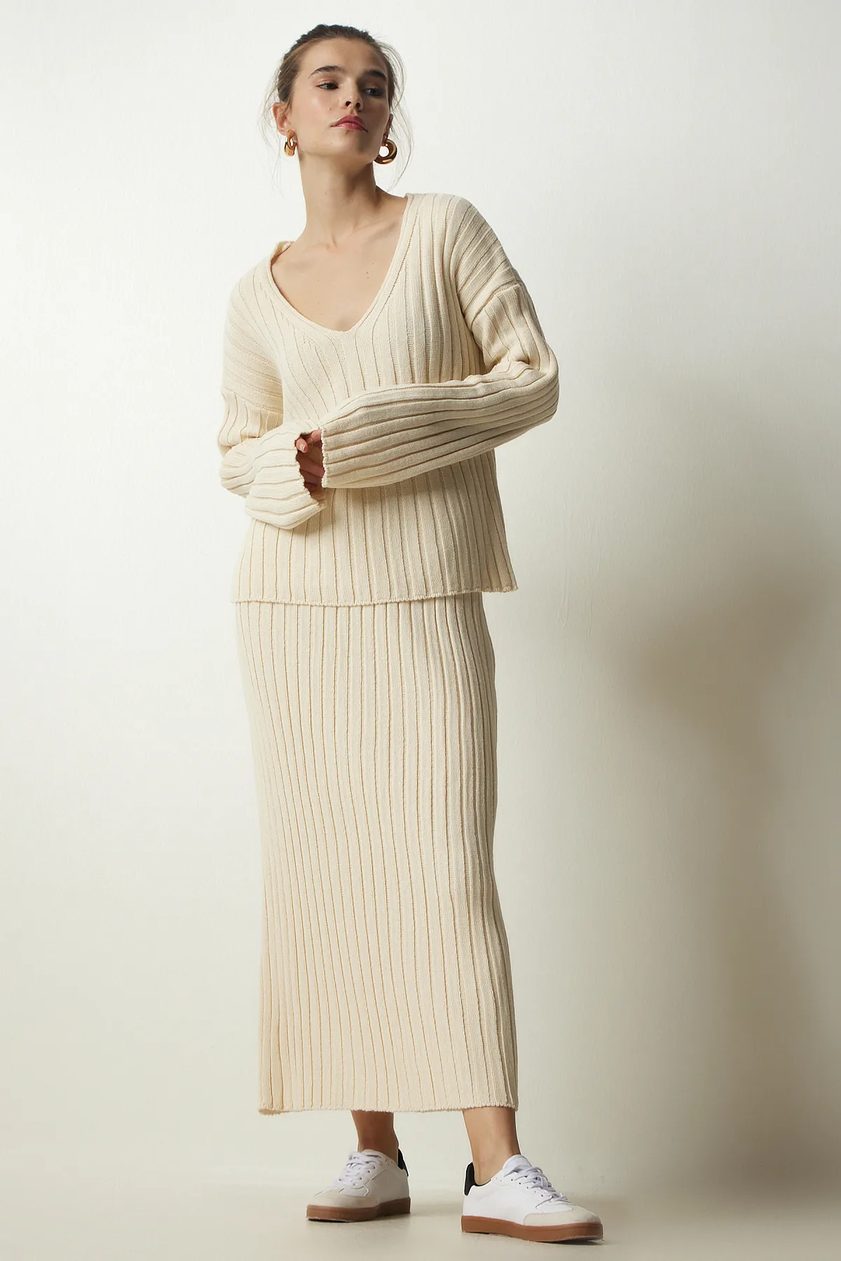 Happiness İstanbul  Cremefarbenes Strickset mit geripptem Pullover und Rock für Damen YY00188