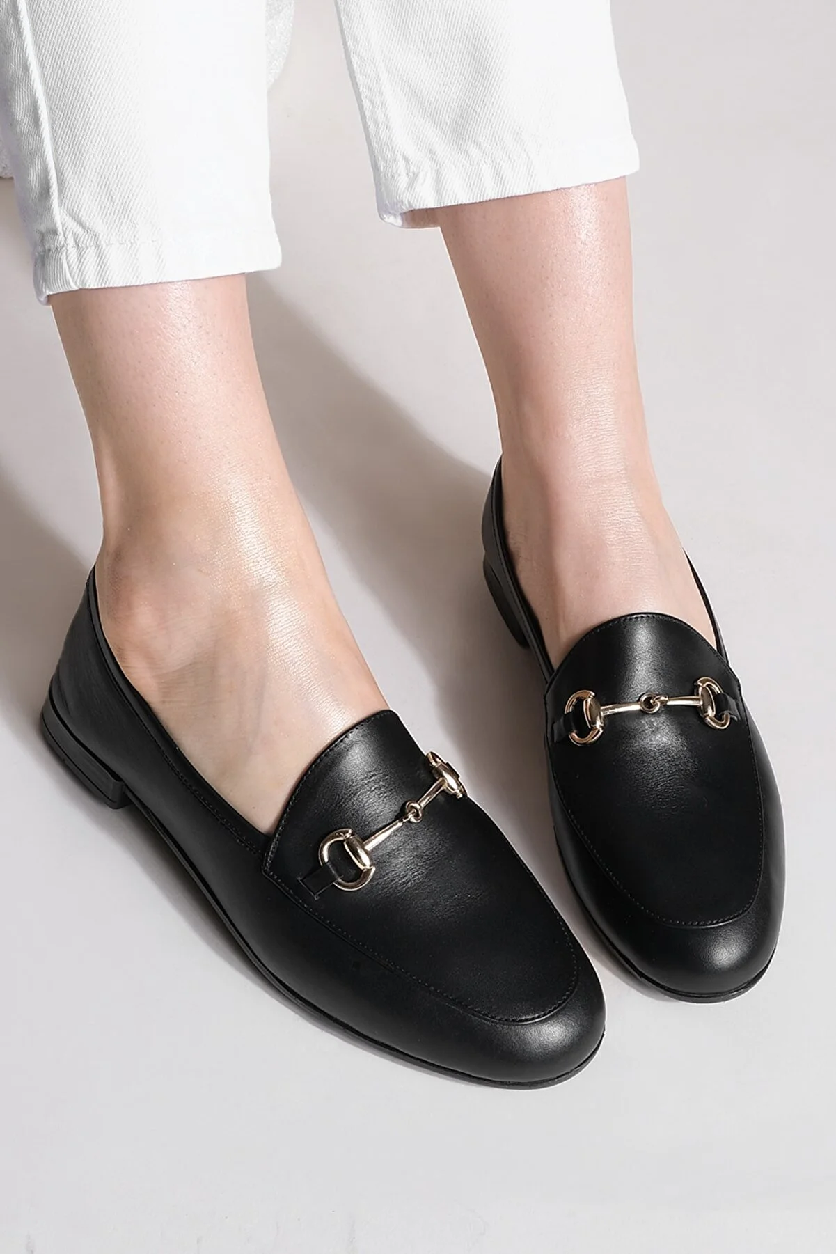 Marjin  Damen-Freizeitschuhe aus echtem Leder mit Kette in Hellbraun