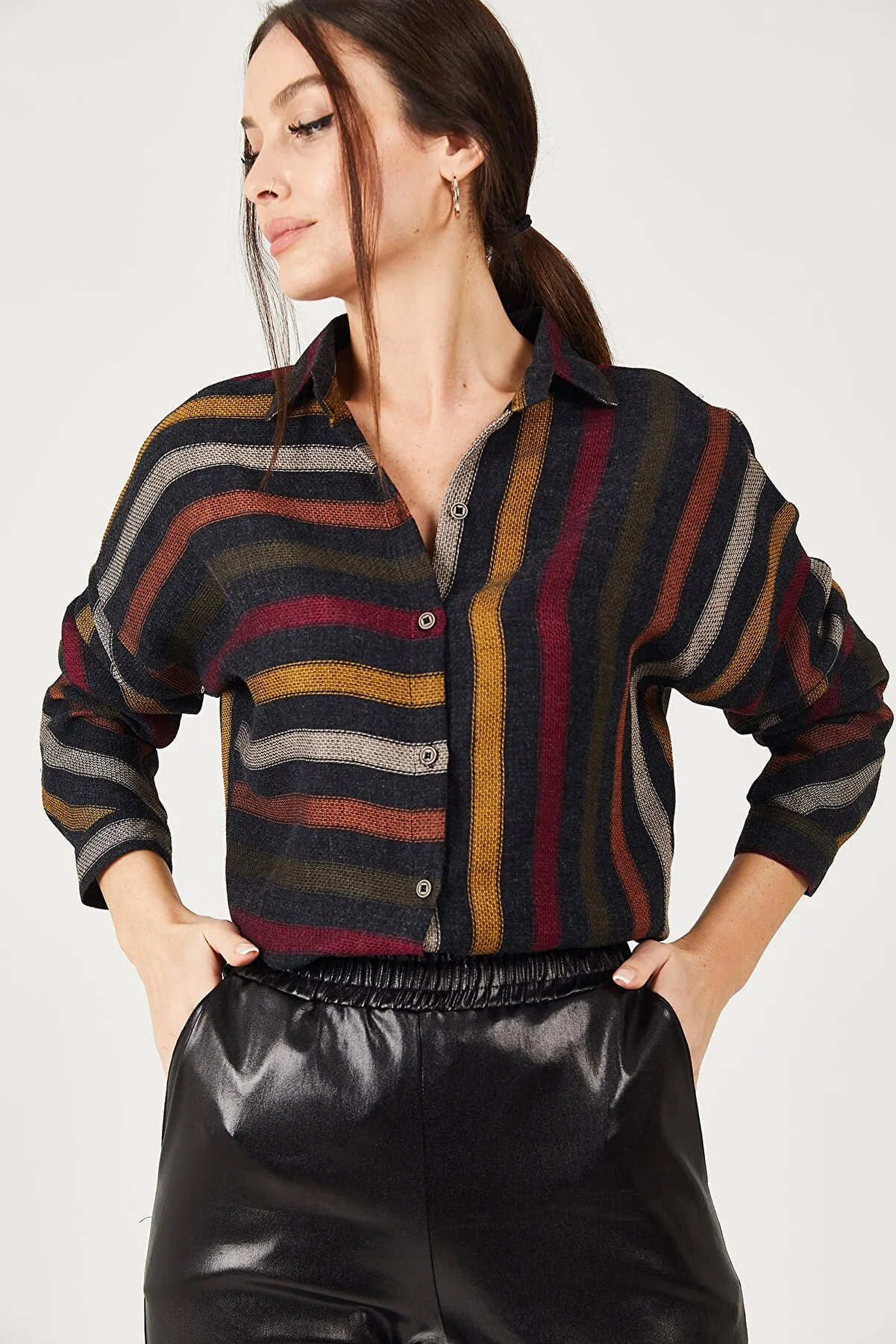 armonika  Bunt gestreiftes Freizeithemd für Damen ARM-21K001034