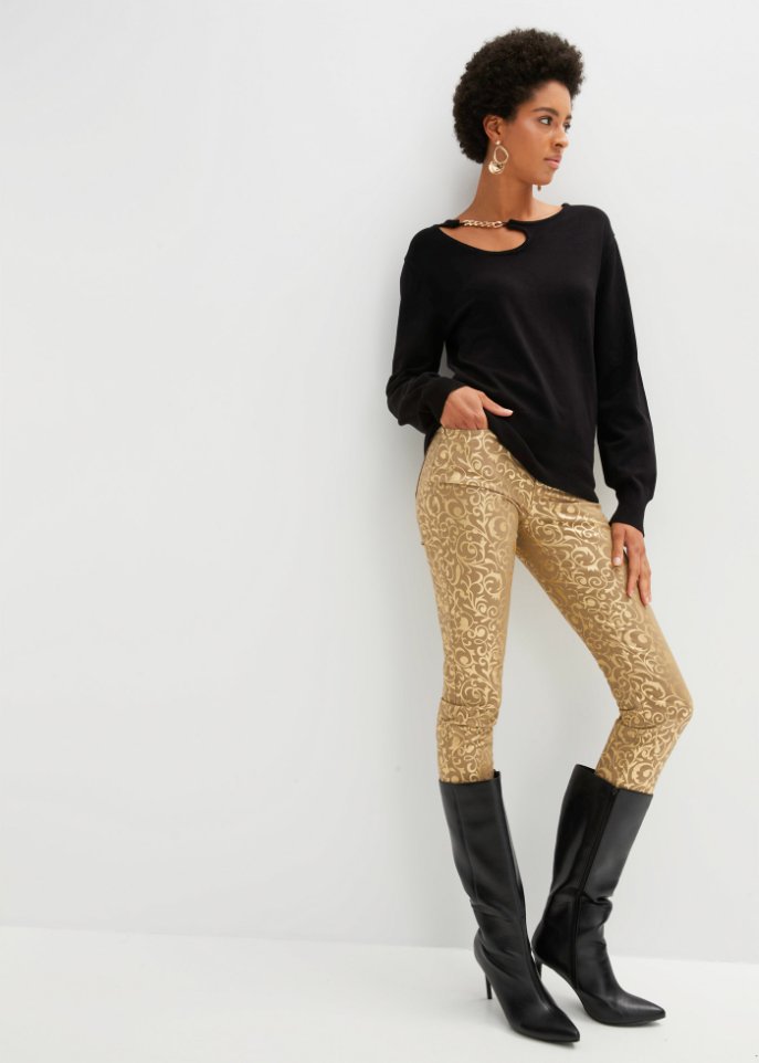 Pullover mit Kettendetail