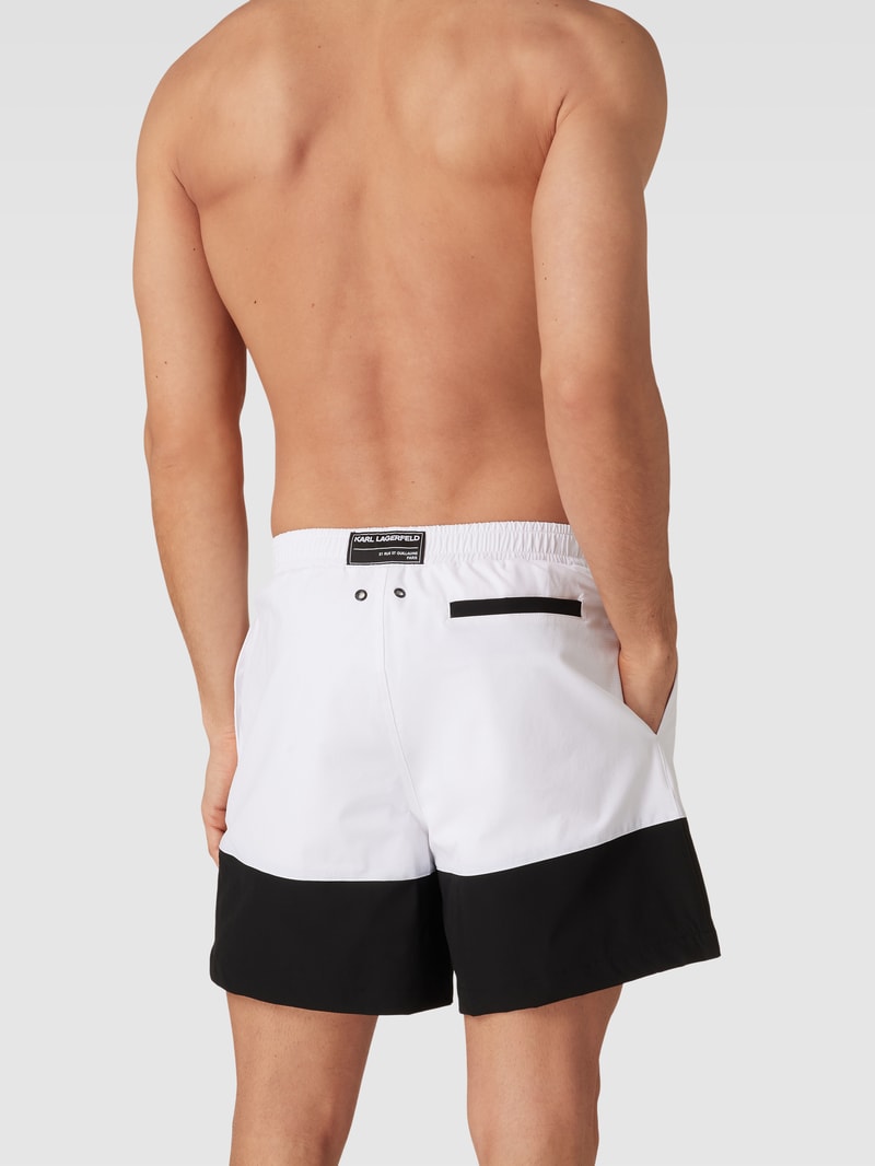 Badehose mit Eingrifftaschen in weiß