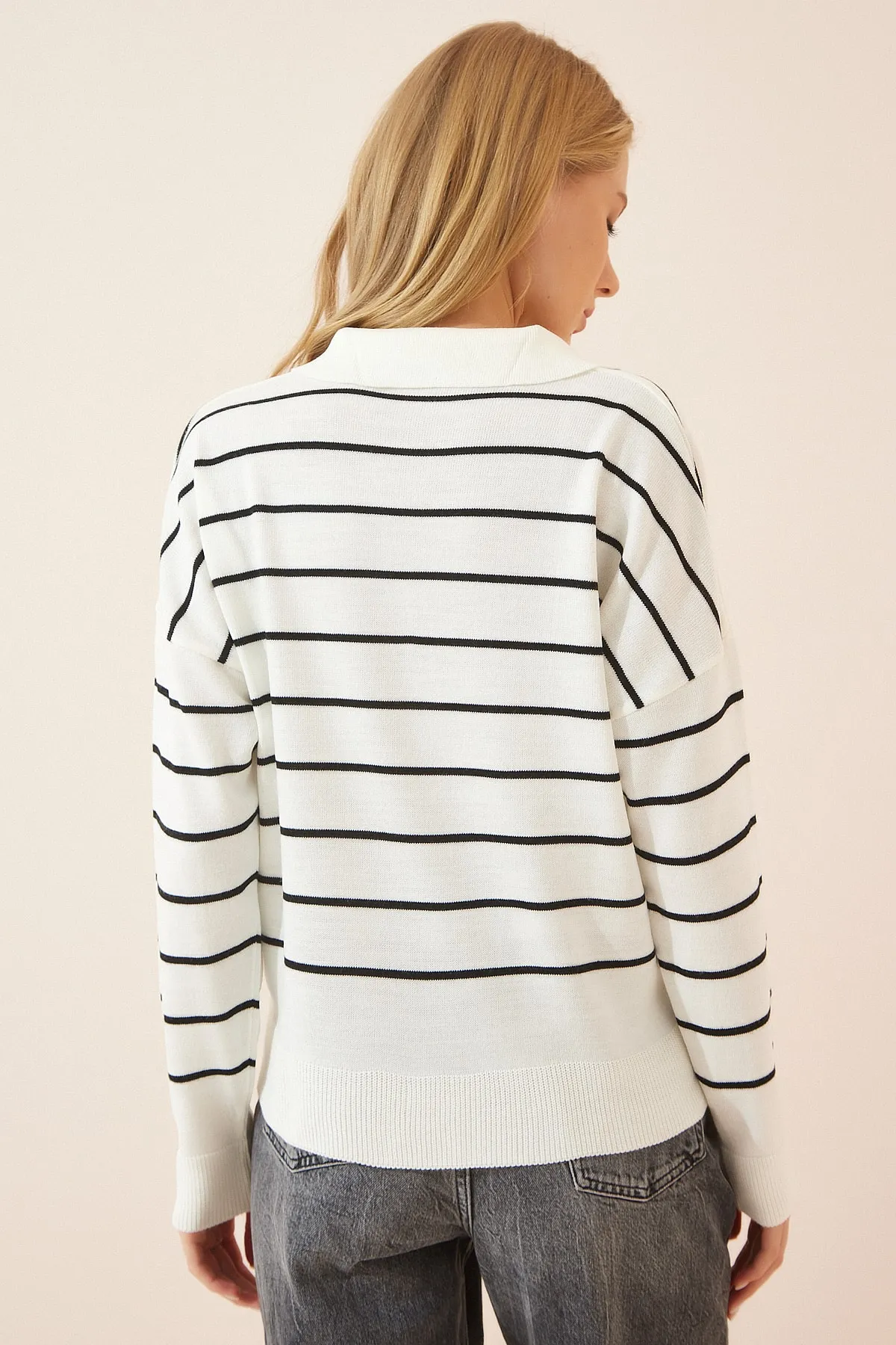 Happiness İstanbul  Schwarzer, ecrufarbener, gestreifter Damen-Strickpullover mit Polokragen, Saison-Strick BV00012