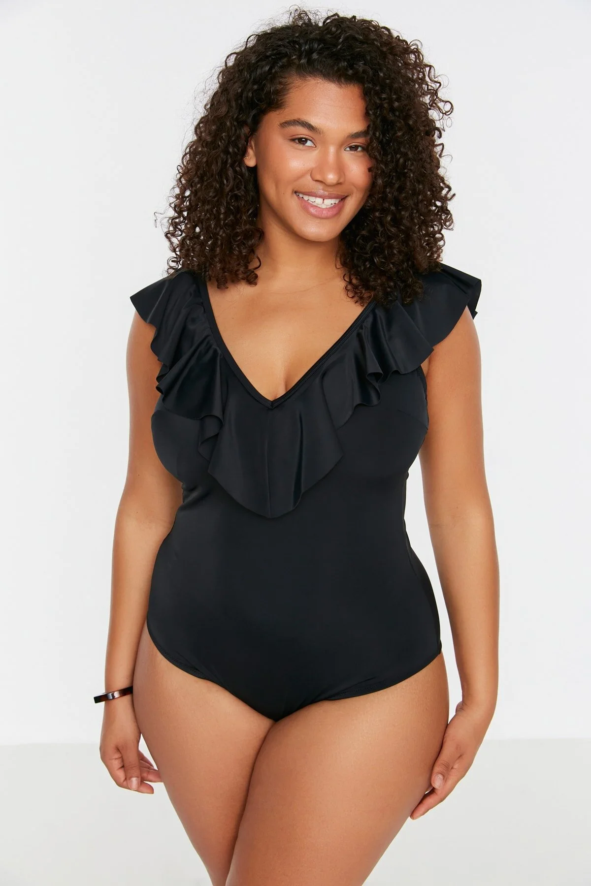 Trendyol Curve  Schwarzer Badeanzug mit Volant und Überwurf und tiefem V-Ausschnitt TBBSS22MA0299