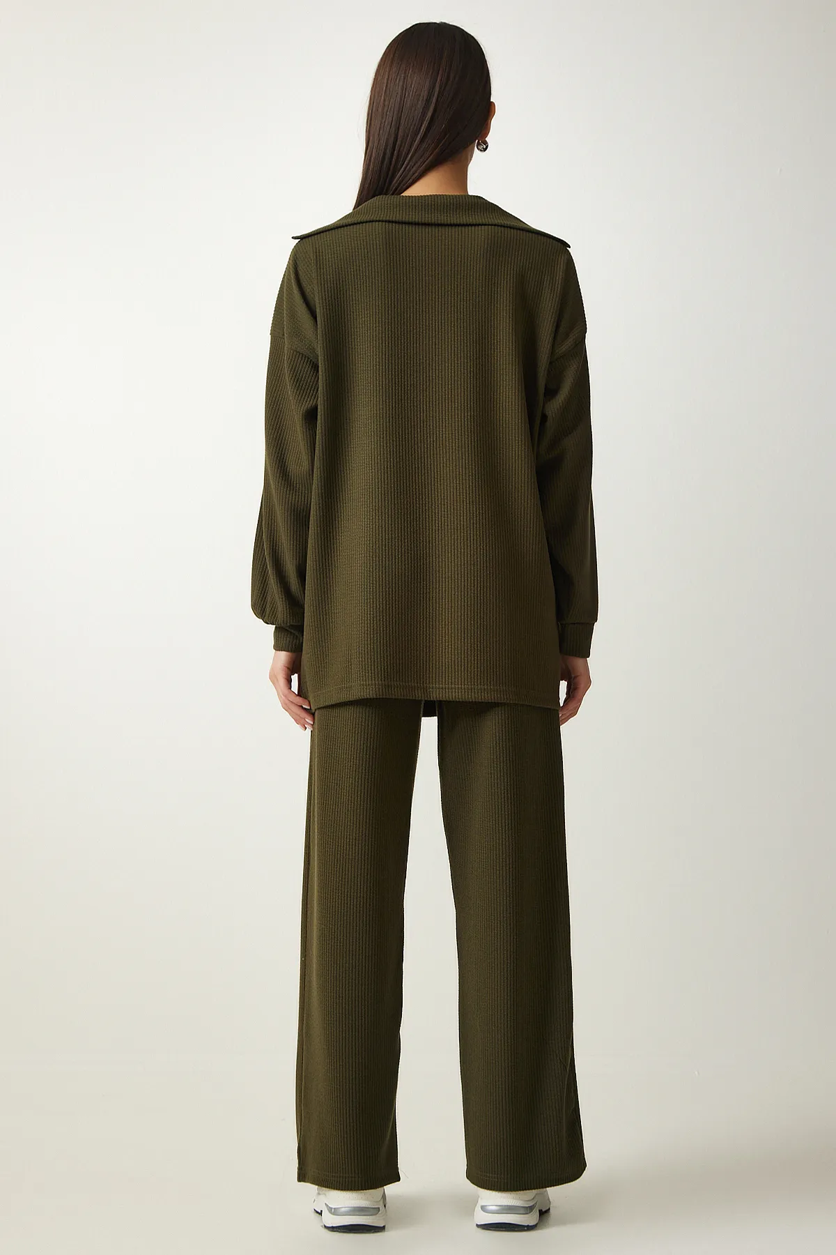 Happiness İstanbul  Damen-Set aus schnurgebundener Strickbluse und Hose in Khaki EW00004
