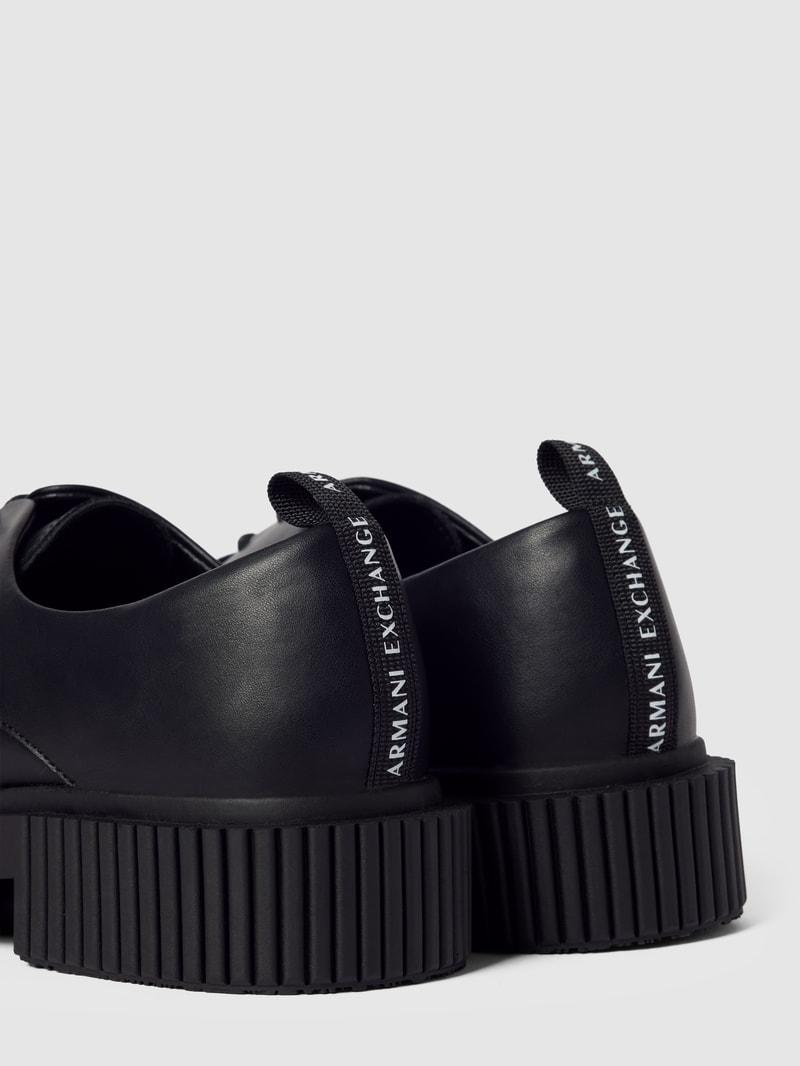 Schnürschuhe aus echtem Leder mit Label-Detail in schwarz