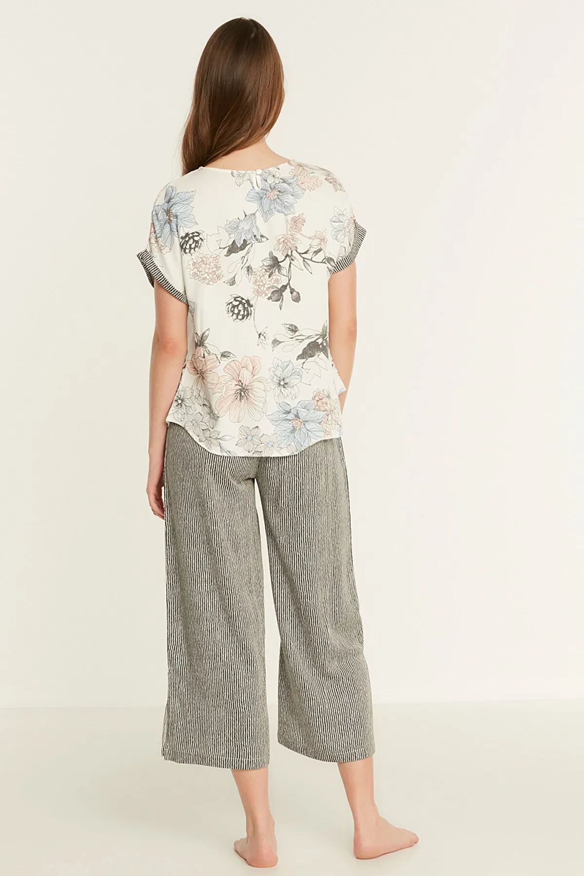 C&City  Gemustertes Kurzarm-Pyjama-Set aus Viskose 9081 Ecru