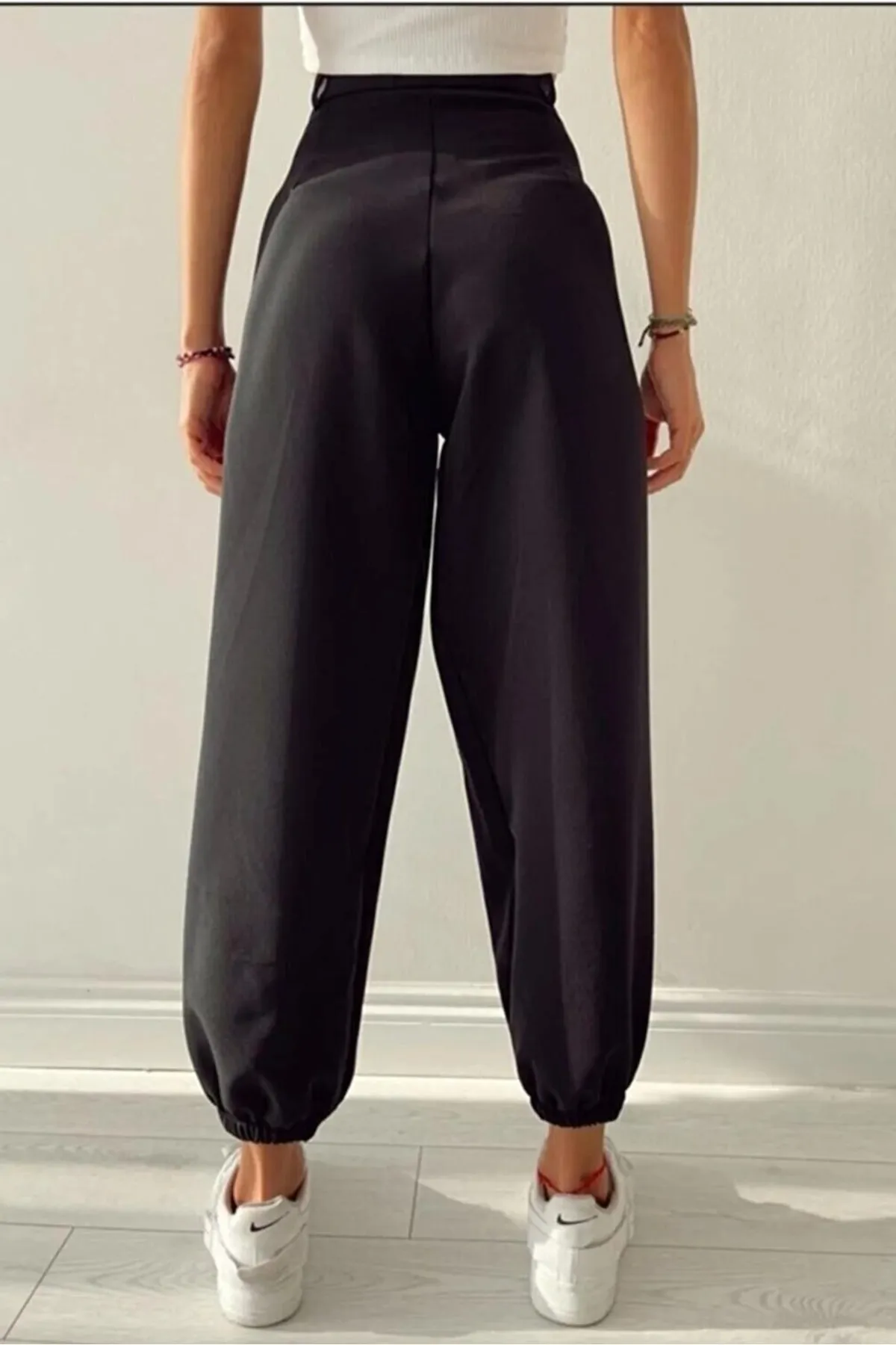 modazoom  Schwarze, maskuline, elastische Jogginghose mit lockerem Bein von Excellence