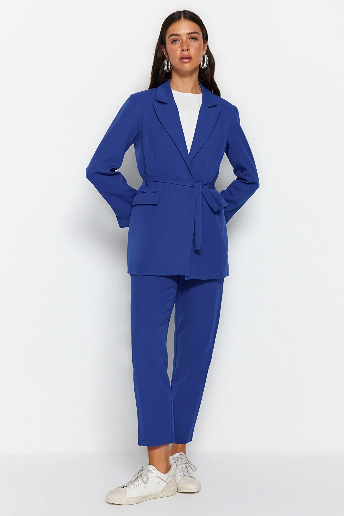 Trendyol Modest  Blauer Anzug aus Crêpe mit Schnürung, detailliertem Futter, Jacke und Hose aus gewebtem Unterteil und Oberteil TCTSS23US00044