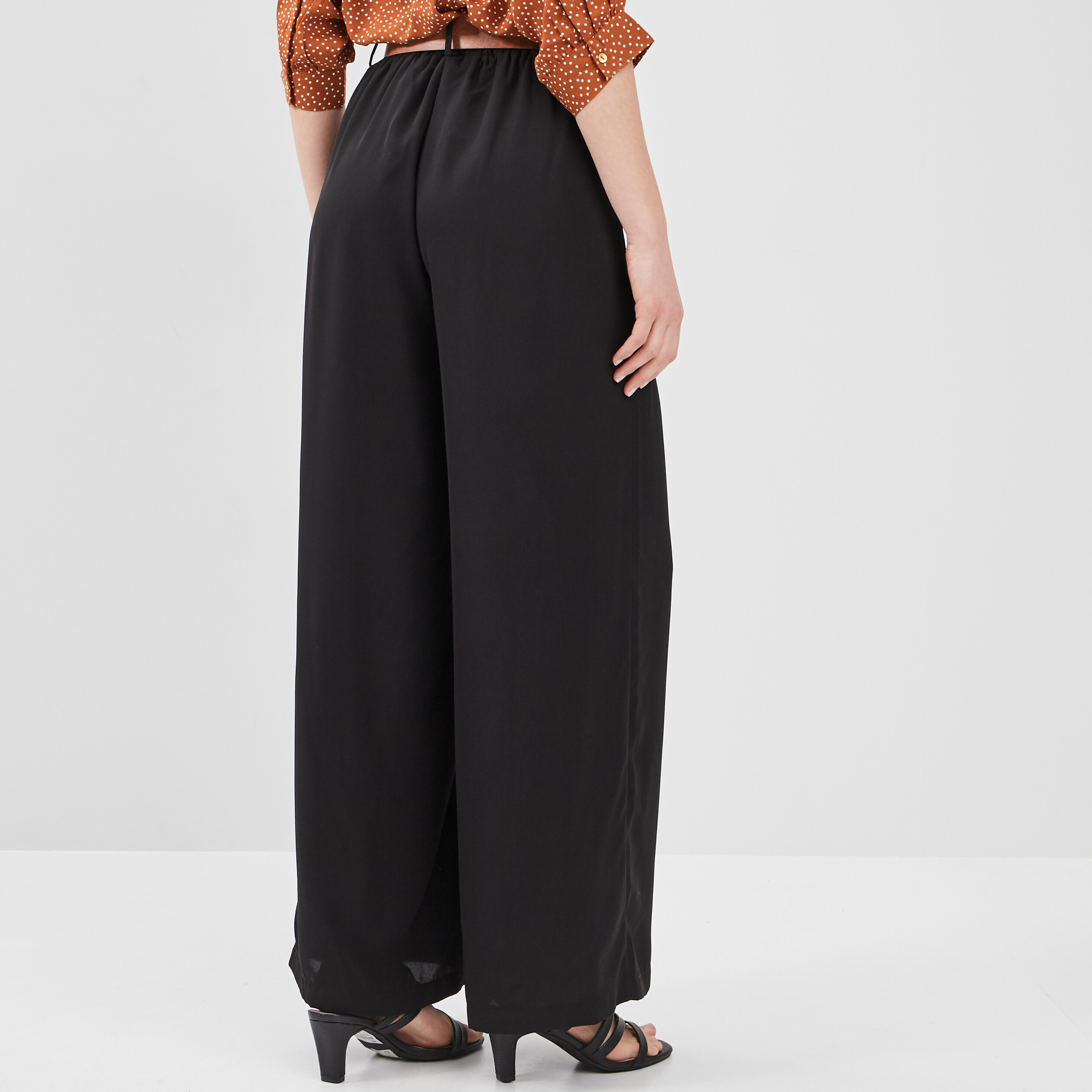 Pantalon fluide taille haute ceinturée noir femme | La Halle
