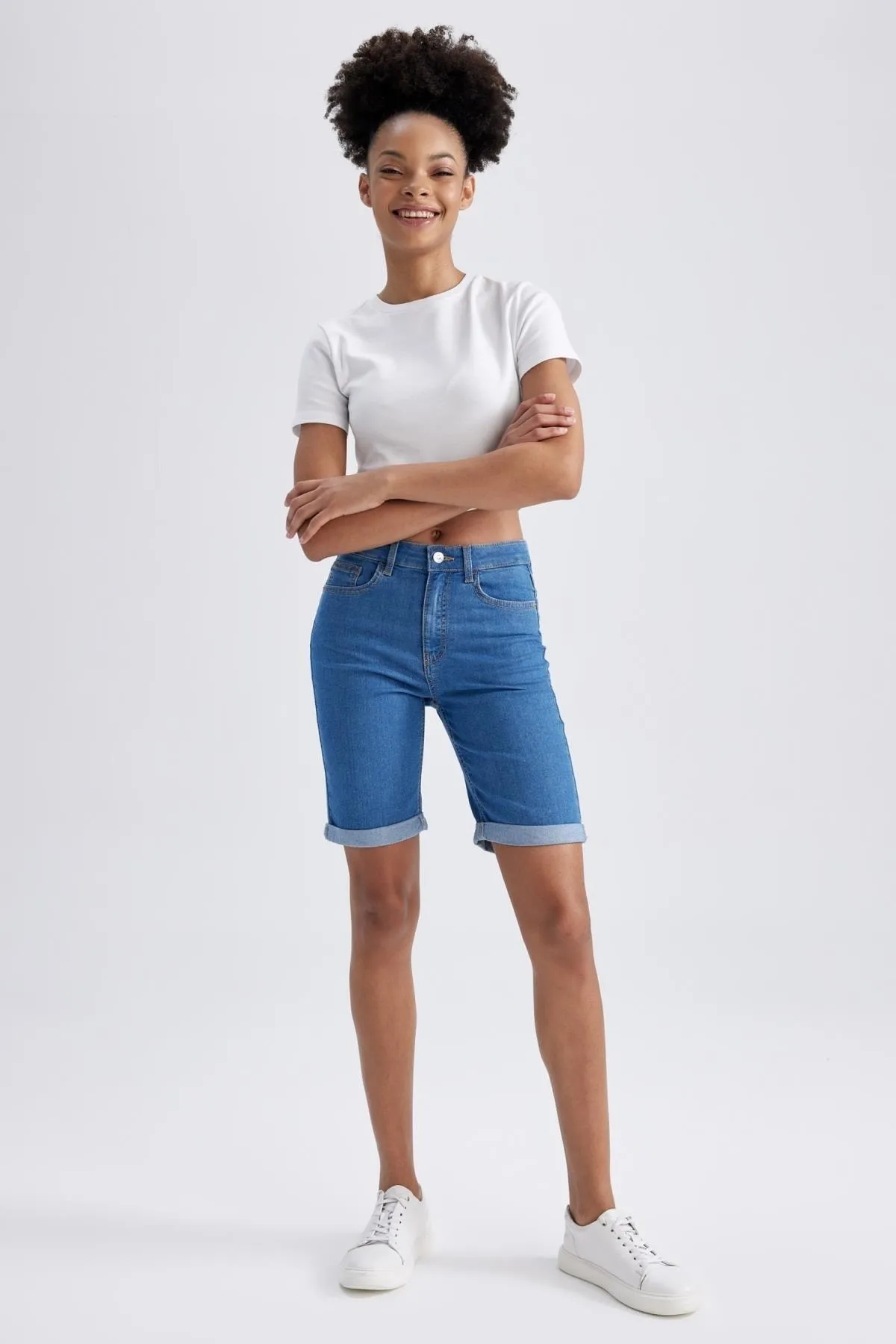 DeFacto  Jeans-Bermuda mit umgeschlagenem Bein und normaler Taille A1958ax23sm