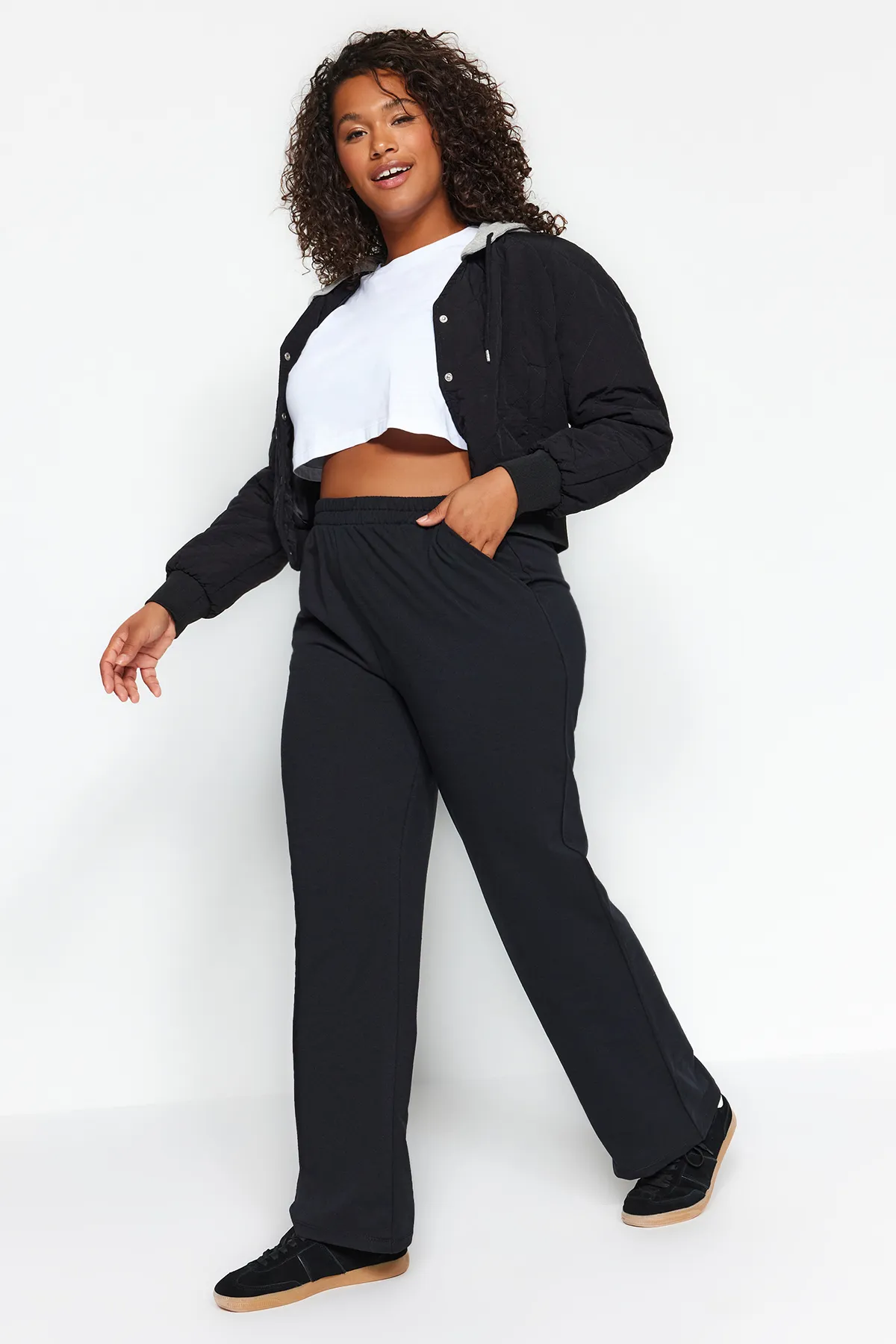 Trendyol Curve  Schwarze dicke Strick-Jogginghose TBBAW24AJ00013