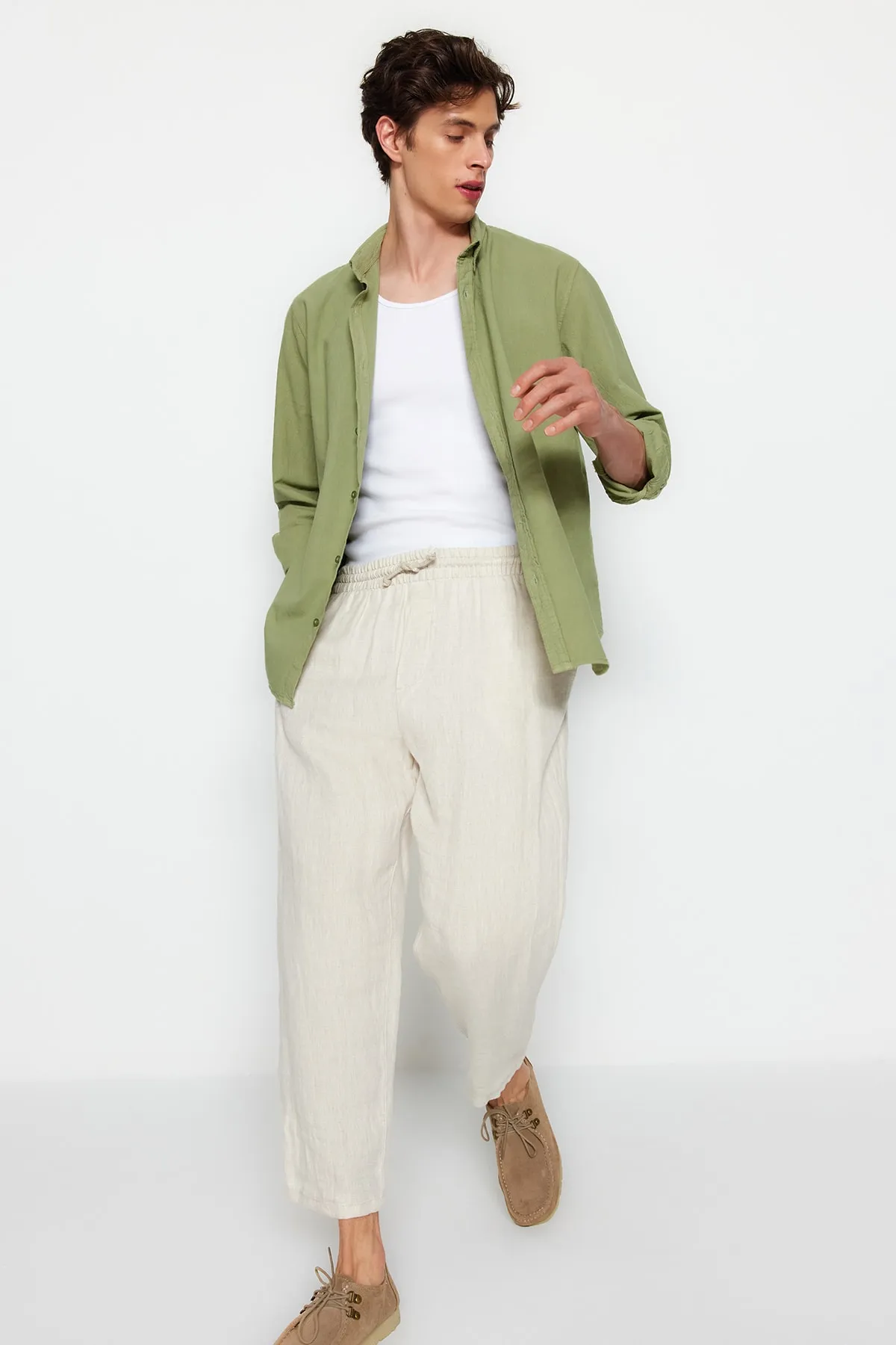Trendyol Collection  Khakifarbenes Unisex-Hemd mit regulärer Passform aus 100 % Baumwolle und Leinenoptik TMNSS23GO00099