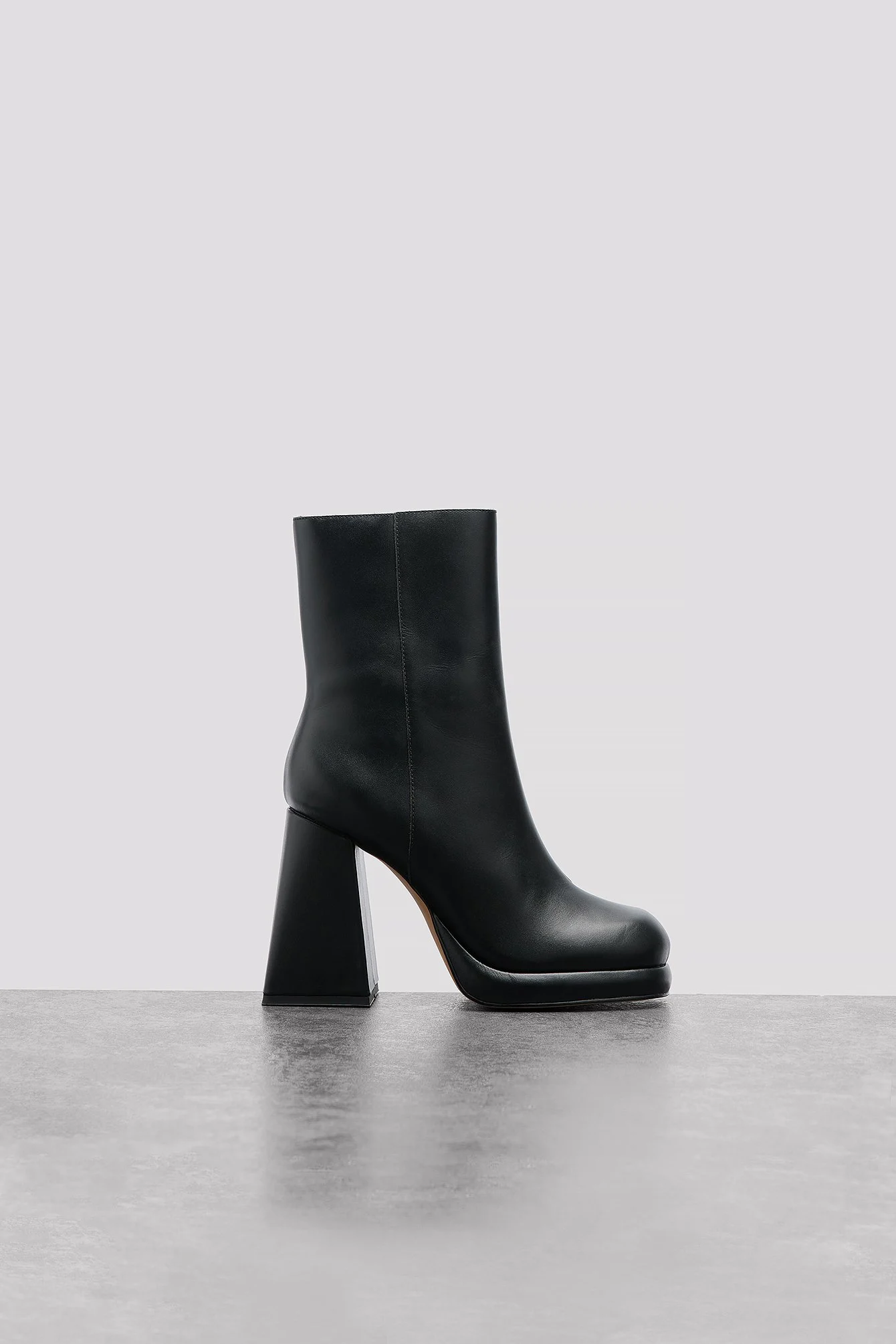 Plateau-Stiefel mit hohem Absatz
