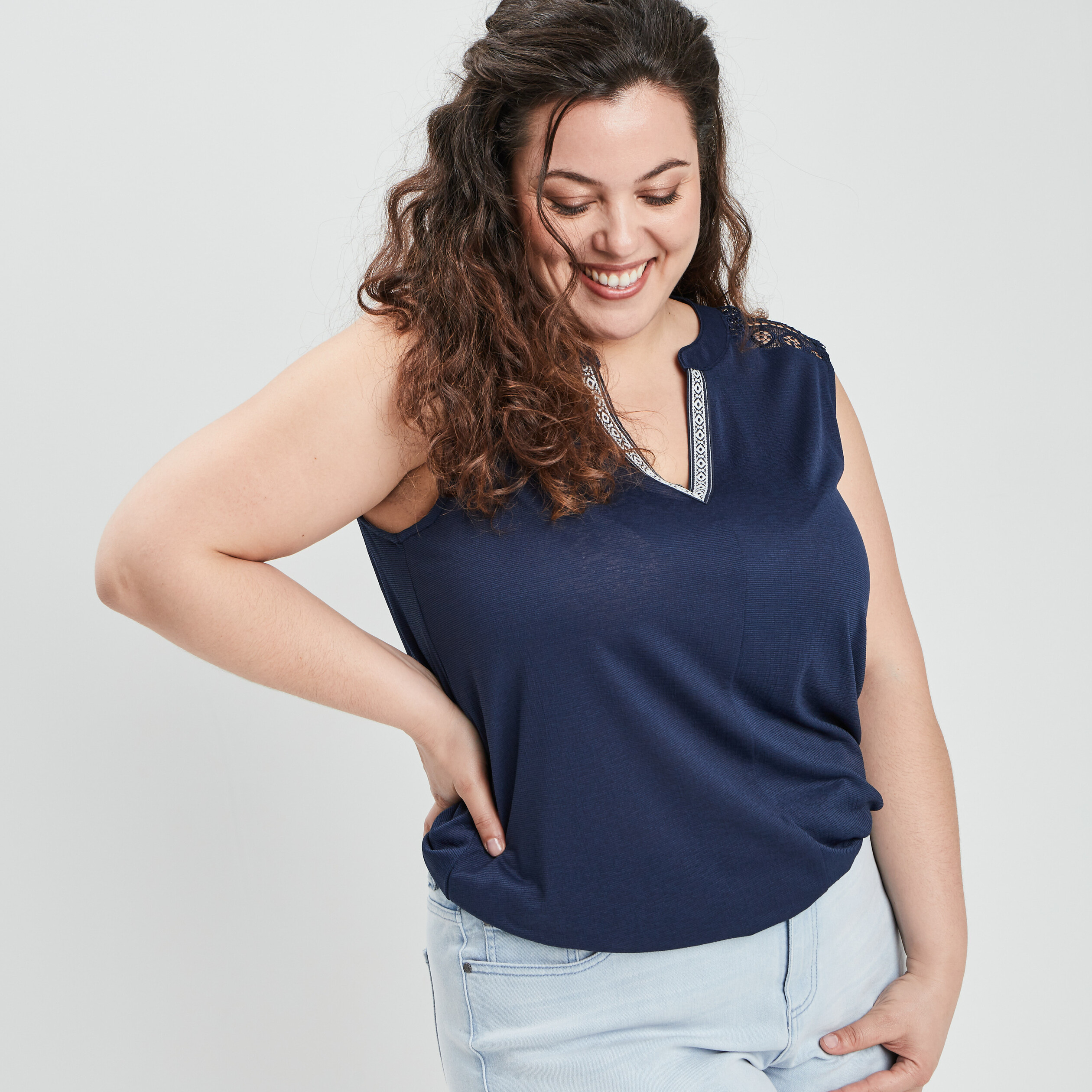 Débardeur bretelles larges col tunisien bleu marine femme grande taille | La Halle