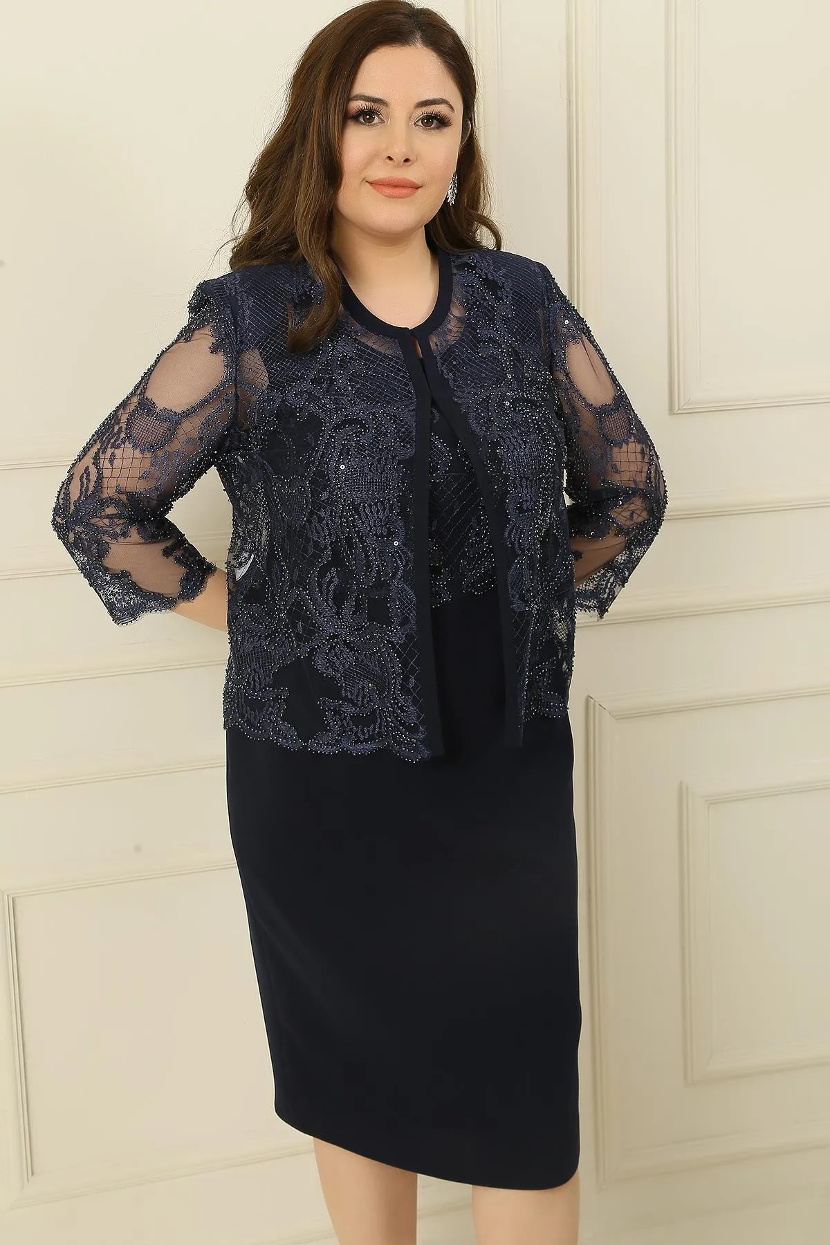 By Saygı  Top mit Pailletten besticktem, gefüttertem Kreppkleid, mit Pailletten bestickter Tülljacke, großes 2-teiliges Set