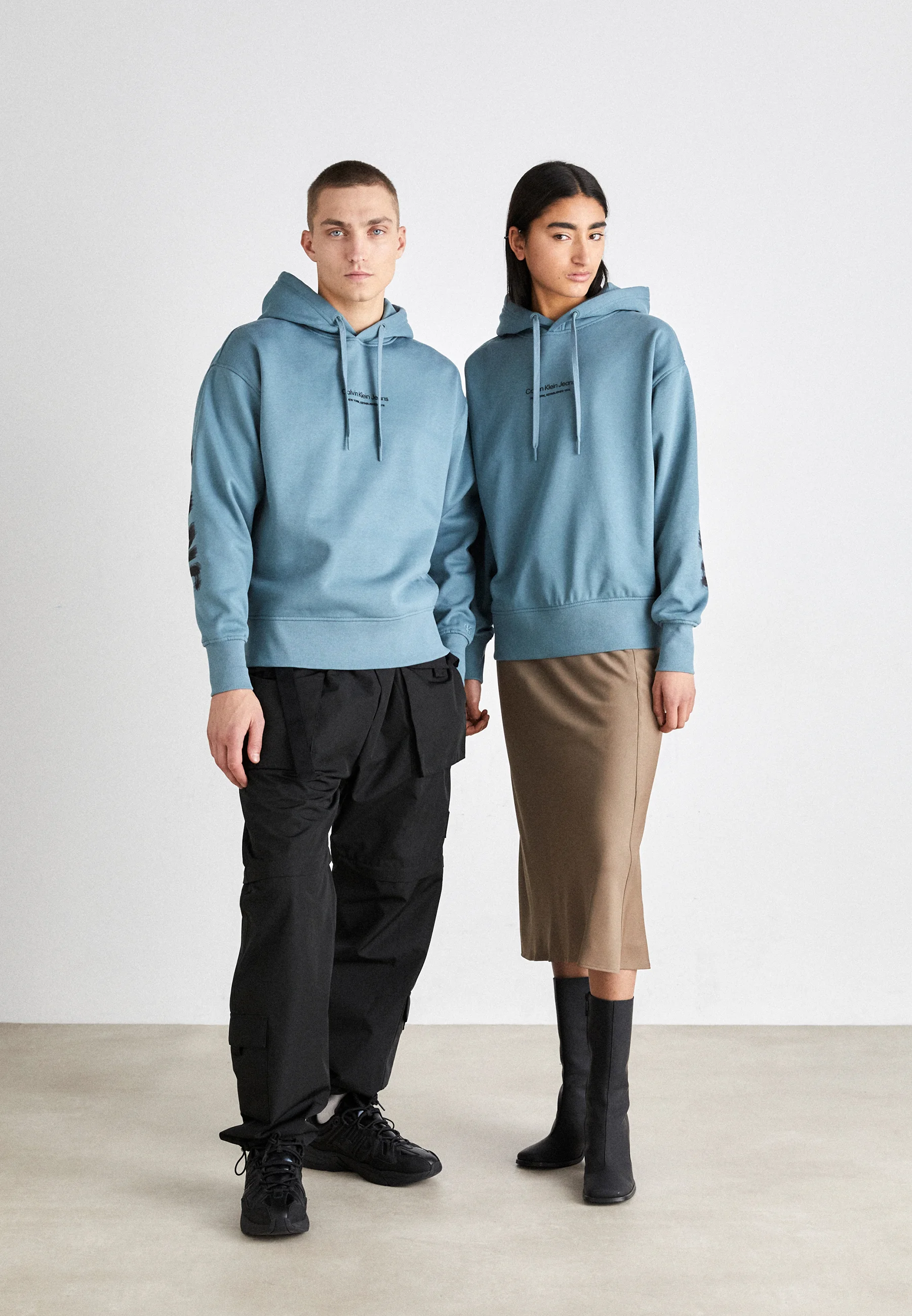 Sudadera con capucha unisex con logo Illusion de Calvin Klein Jeans