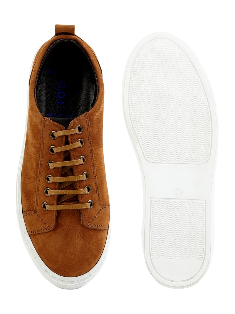 Sneaker aus Veloursleder in cognac