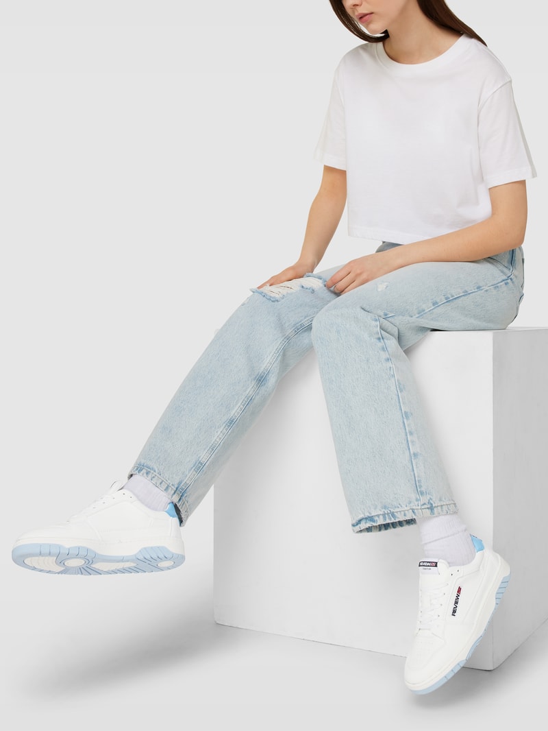Sneaker mit Label-Details in weiß