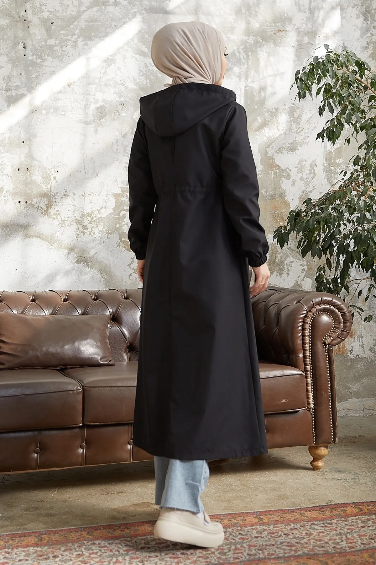 InStyle  Layisa gestreifter, gemusterter Trenchcoat mit geraffter Taille – Schwarz