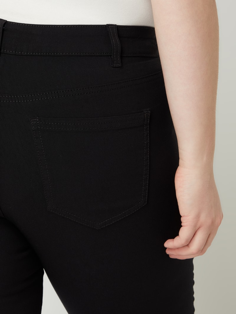 PLUS SIZE Jeans in schmaler Passform mit Stretch-Anteil in schwarz