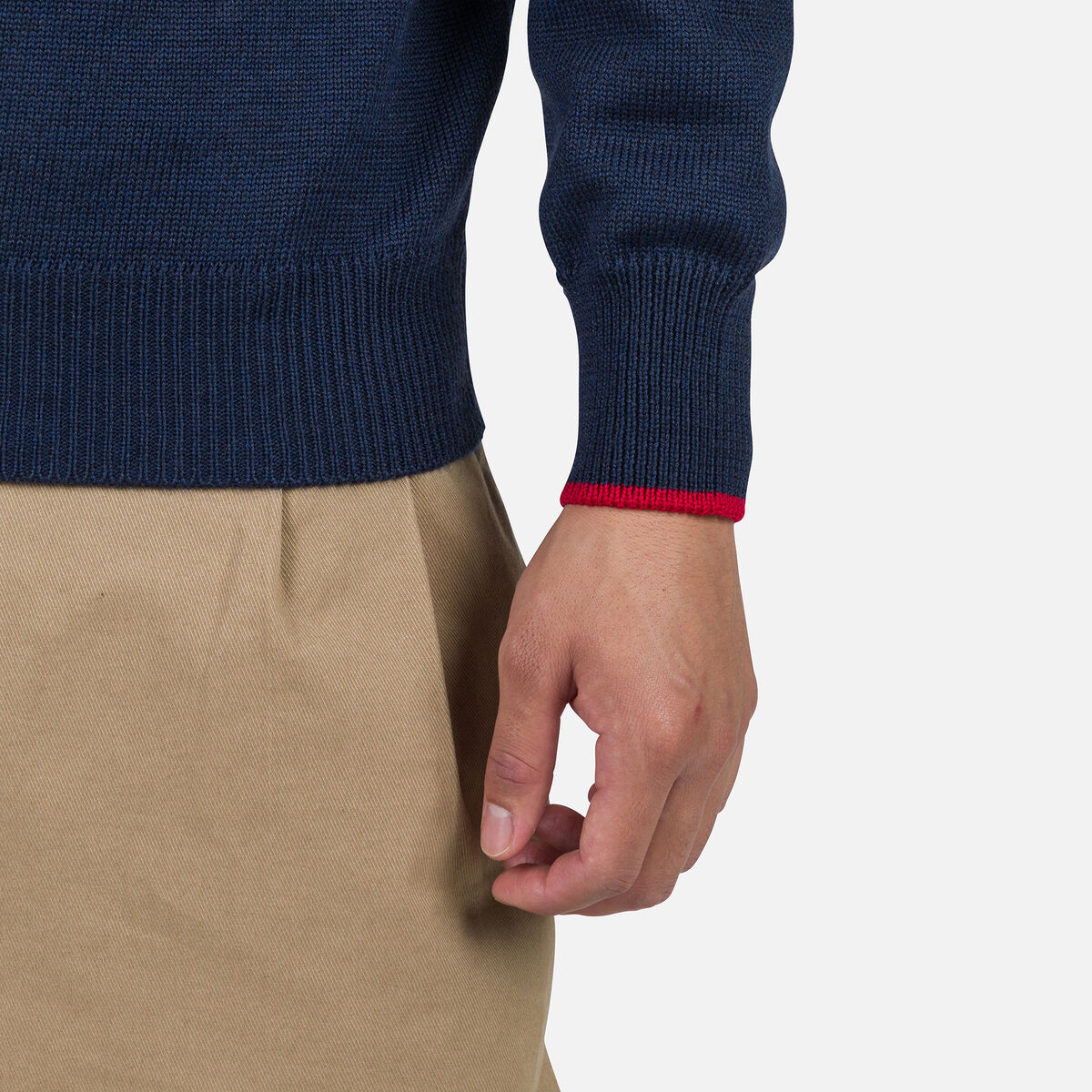 Gestreifter Herrenstrickpullover mit Rundhalsausschnitt