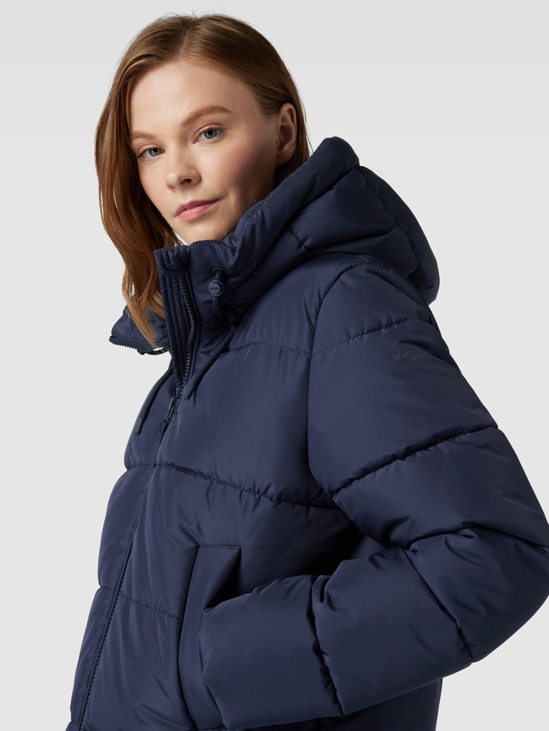 Steppjacke mit Kapuze in marineblau