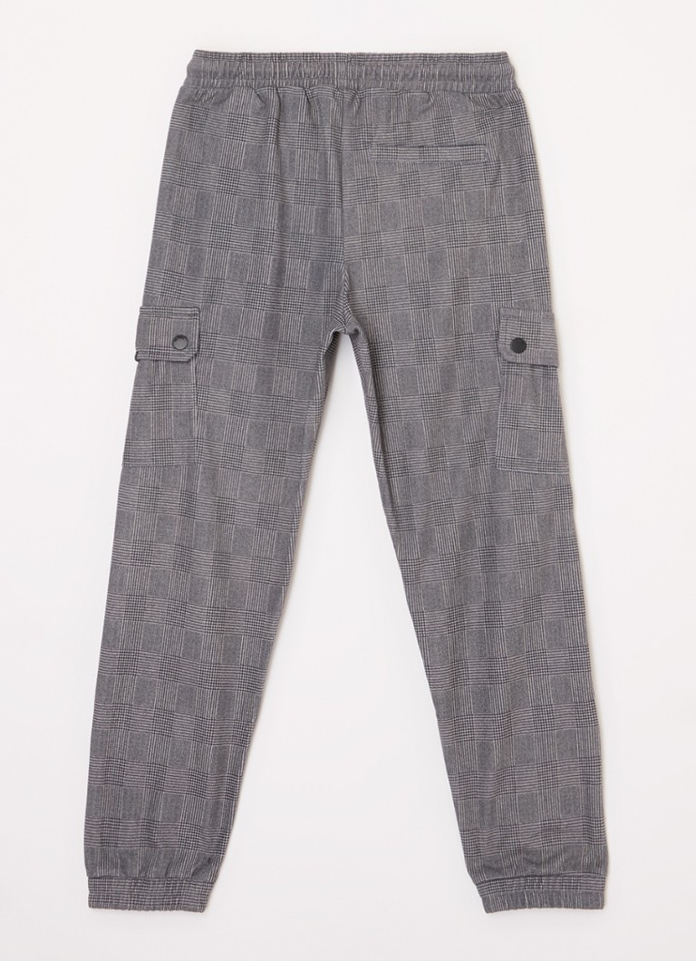 Calça cargo Retour Jeans Juan com modelagem afunilada e estampa xadrez.