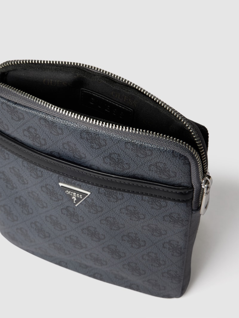 Umhängetasche mit Allover-Logo in schwarz