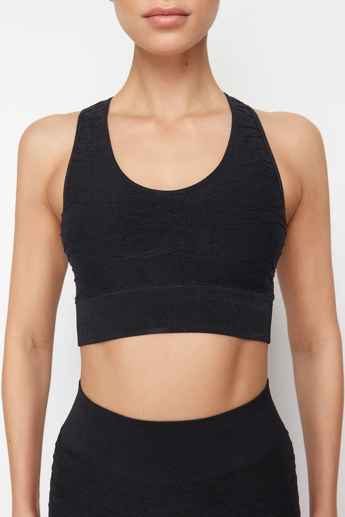 Trendyol Collection  Schwarzer nahtloser/nahtloser Sport-BH aus Strick mit gestütztem/formendem Rückendetail THMSS24SS00030