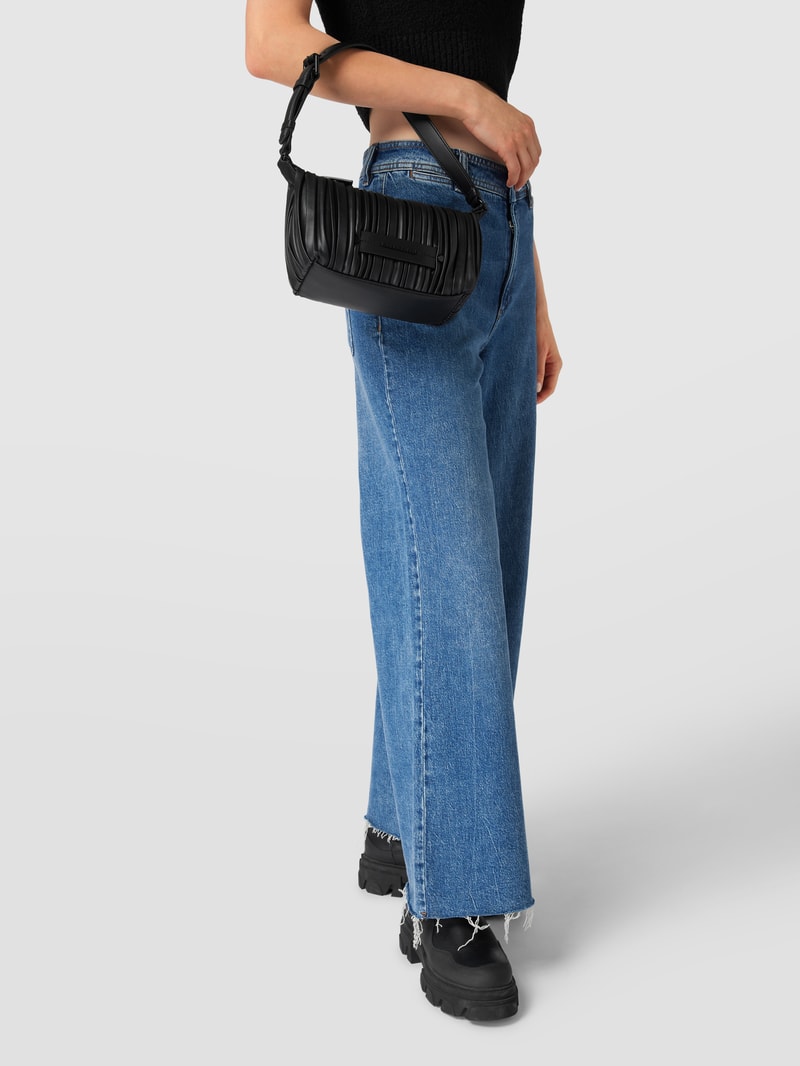 Handtasche mit Label-Detail in schwarz