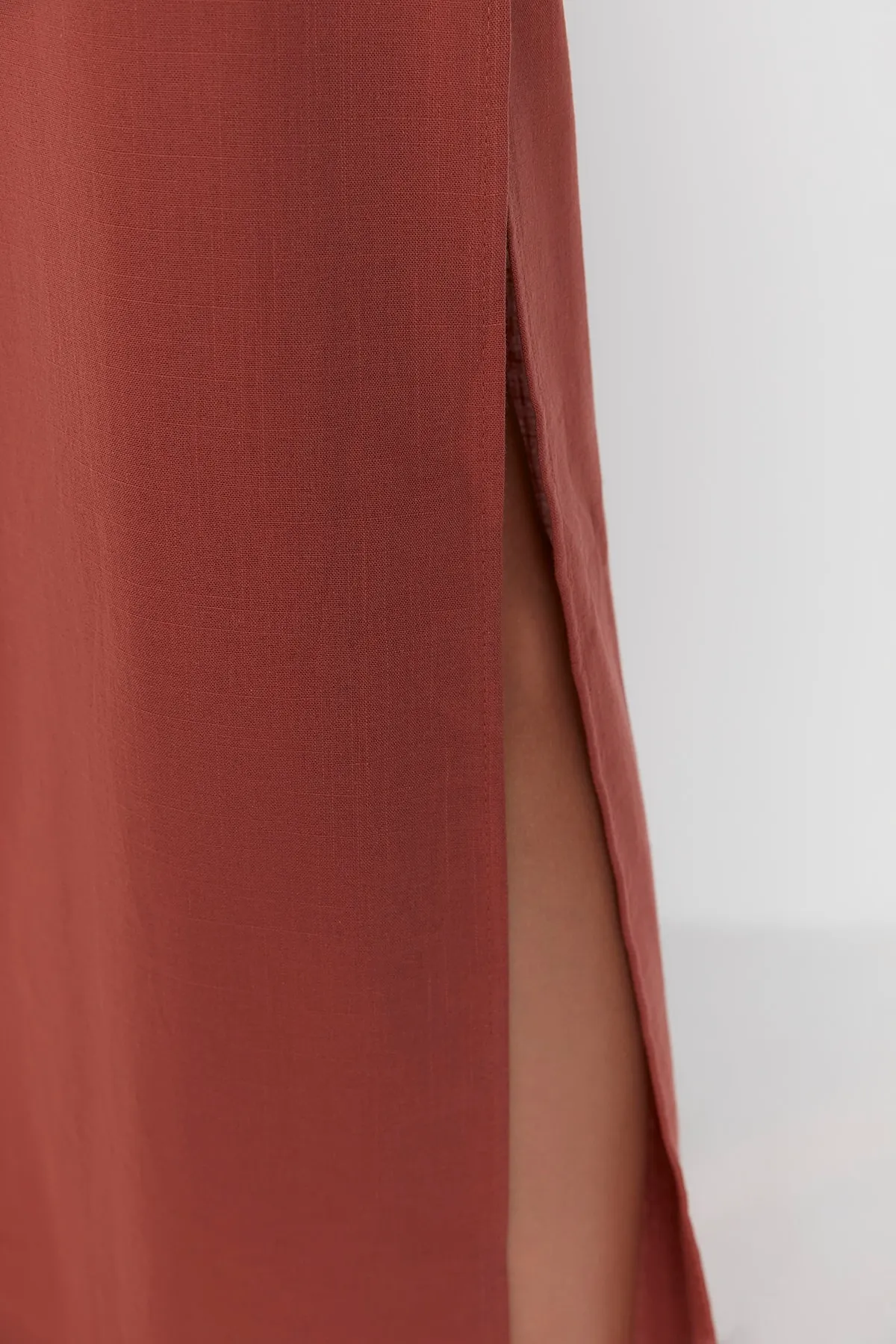 Trendyol Collection  Zimtgewebte Hose aus 100 % Baumwolle TBESS21PL0493