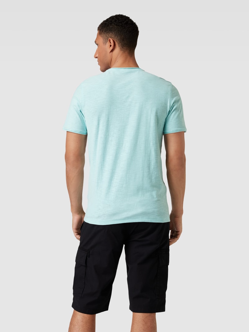 Regular Fit T-Shirt aus Baumwolle mit V-Ausschnitt in helltürkis